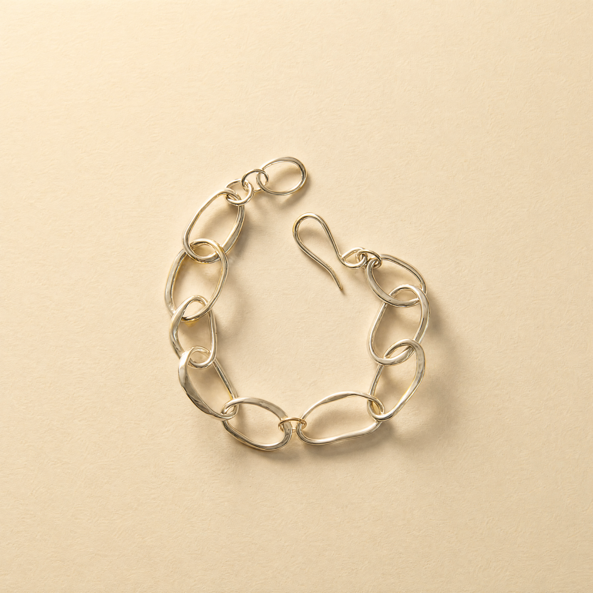 wavy links chain bracelet top.png