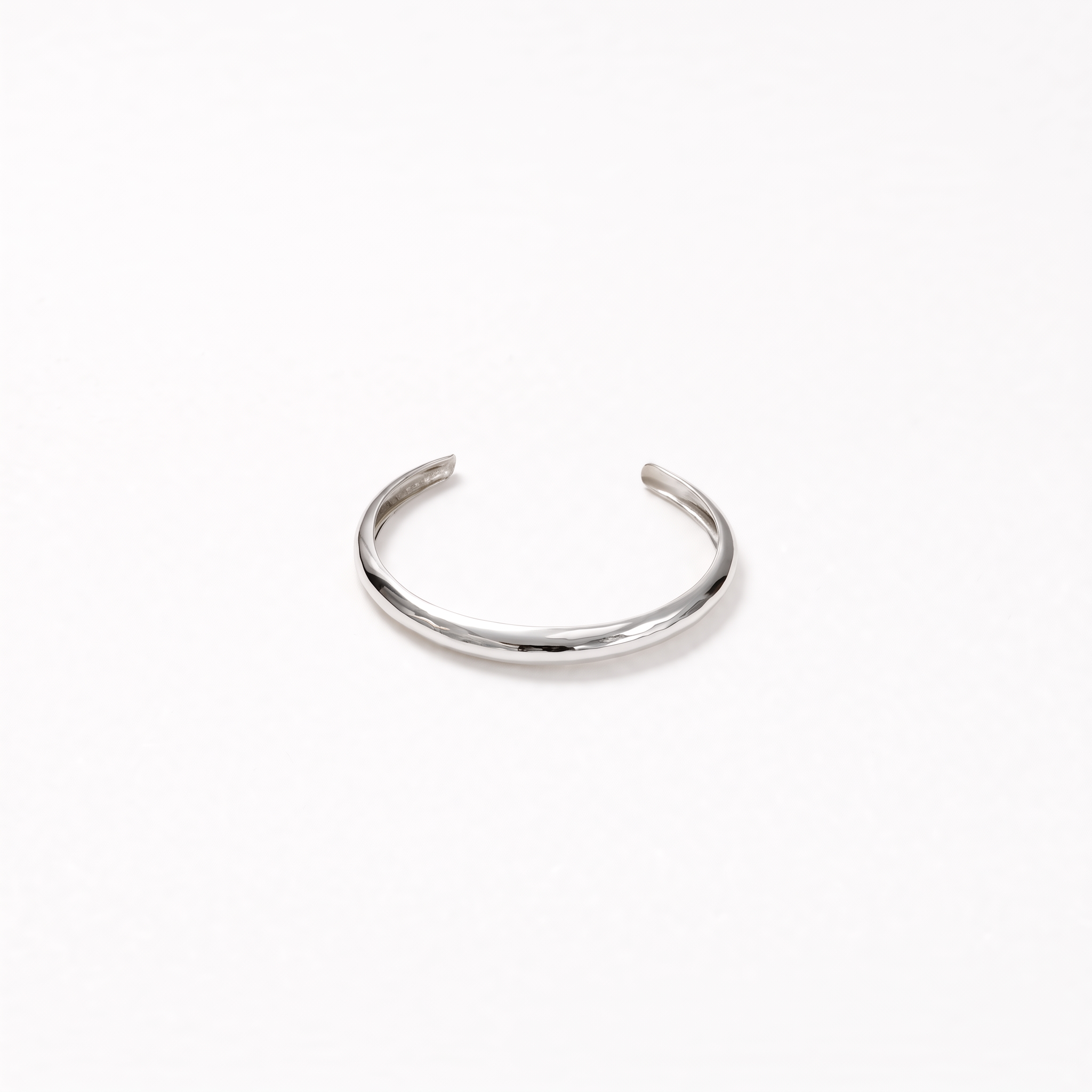 domed thin cuff.png