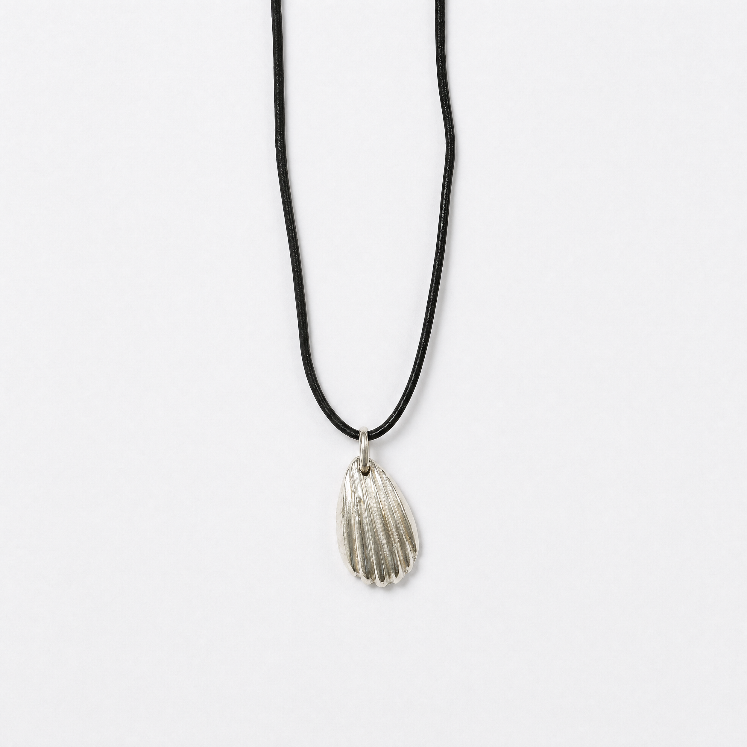 scallop necklace silver