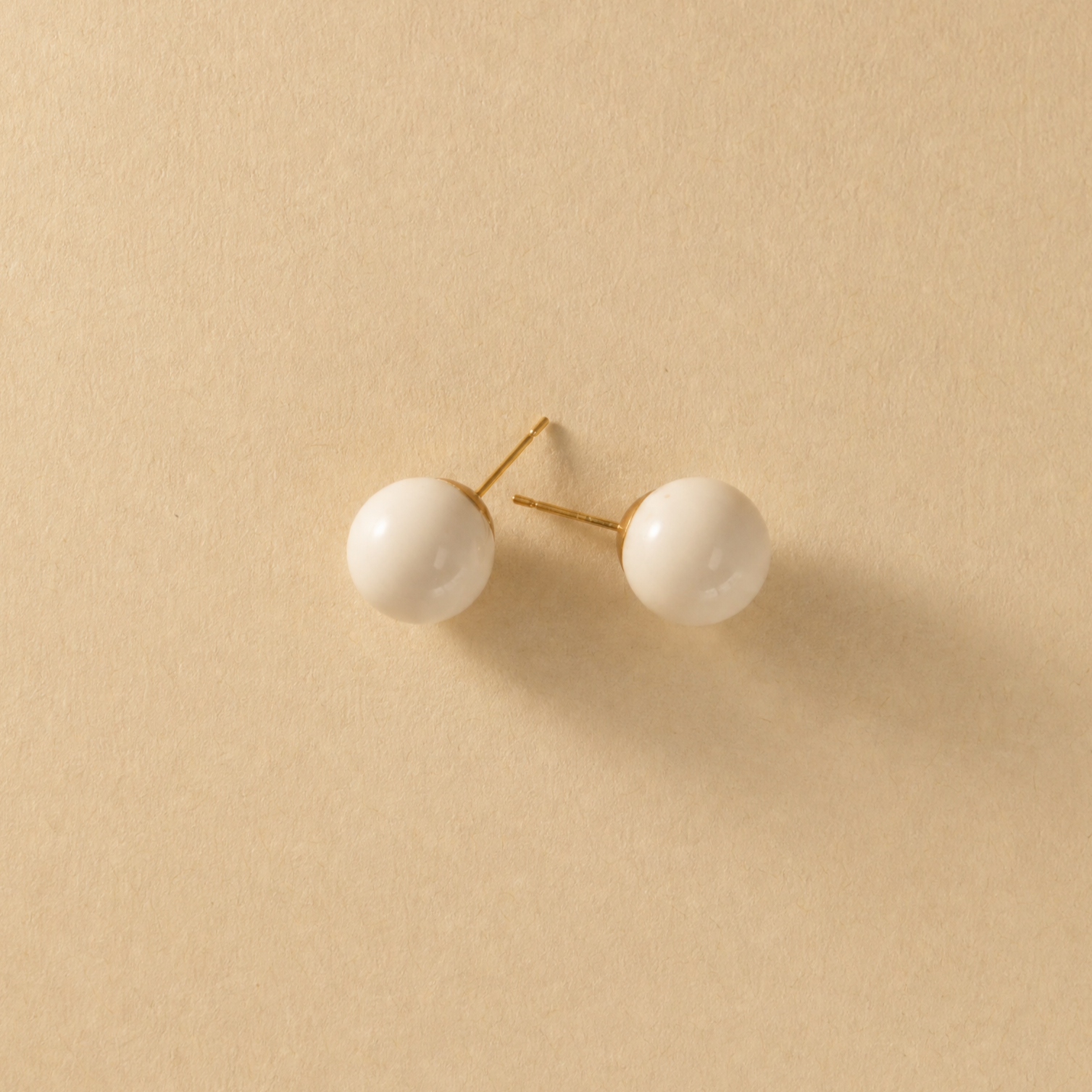 white+agate+studs+top+.png
