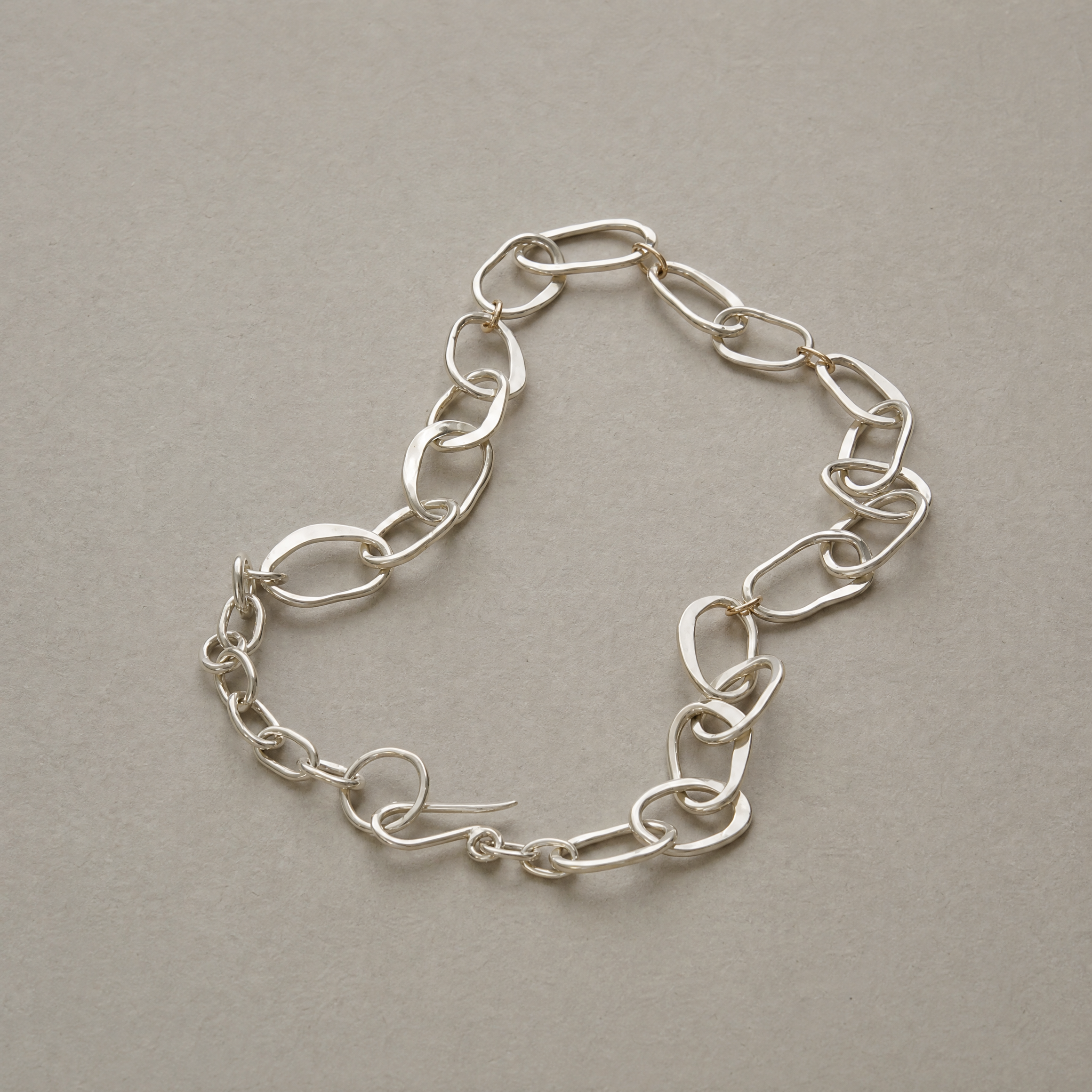 wavy link chain necklace2.png