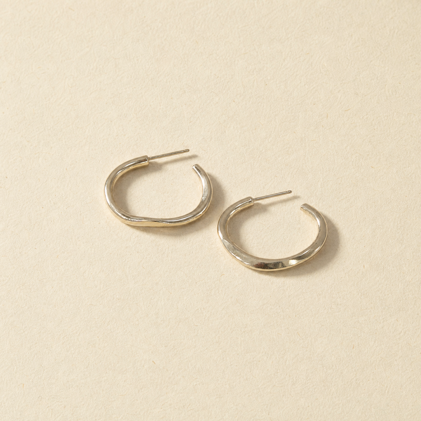 wavy hoops silver.png