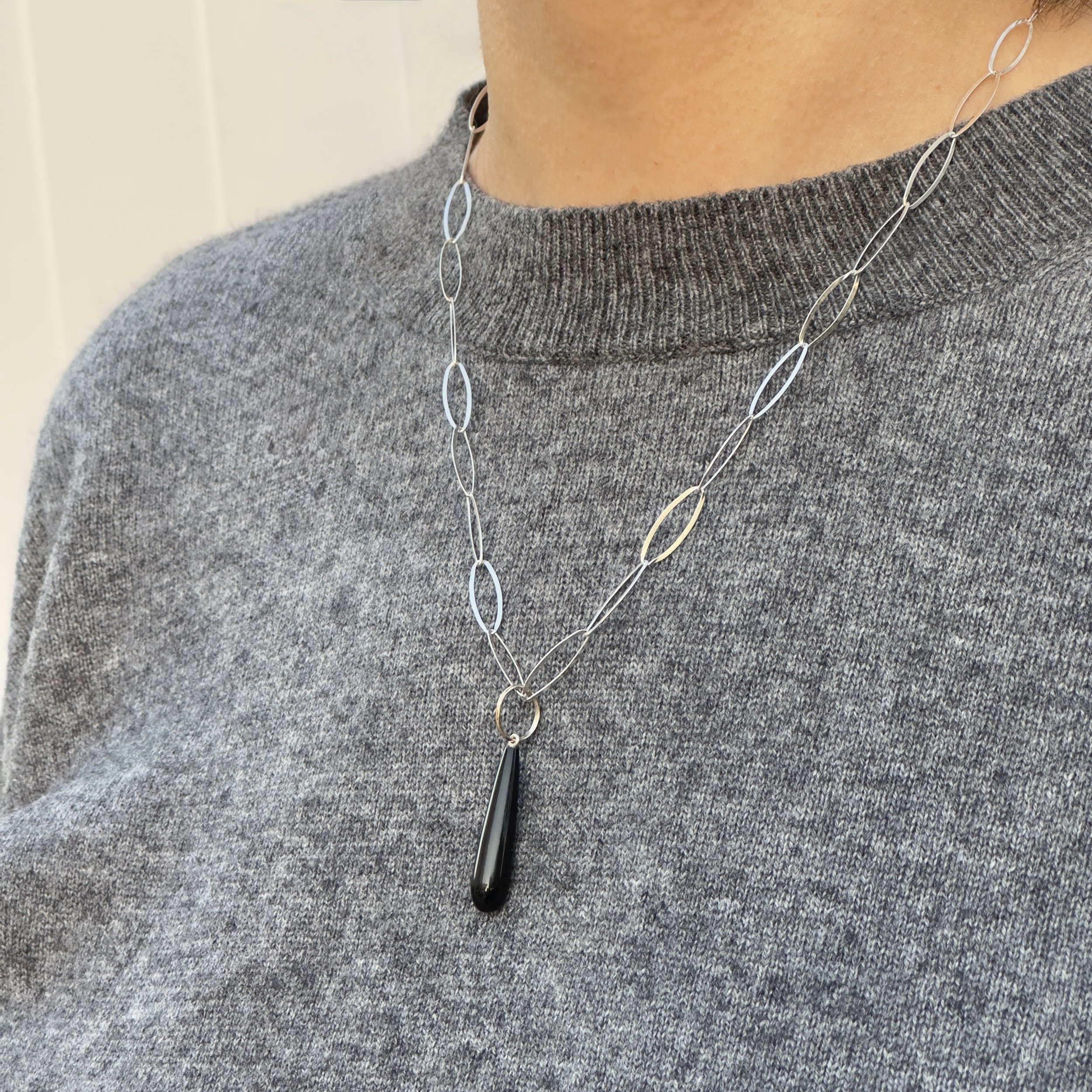 Onyx teardrop pendant chain necklace