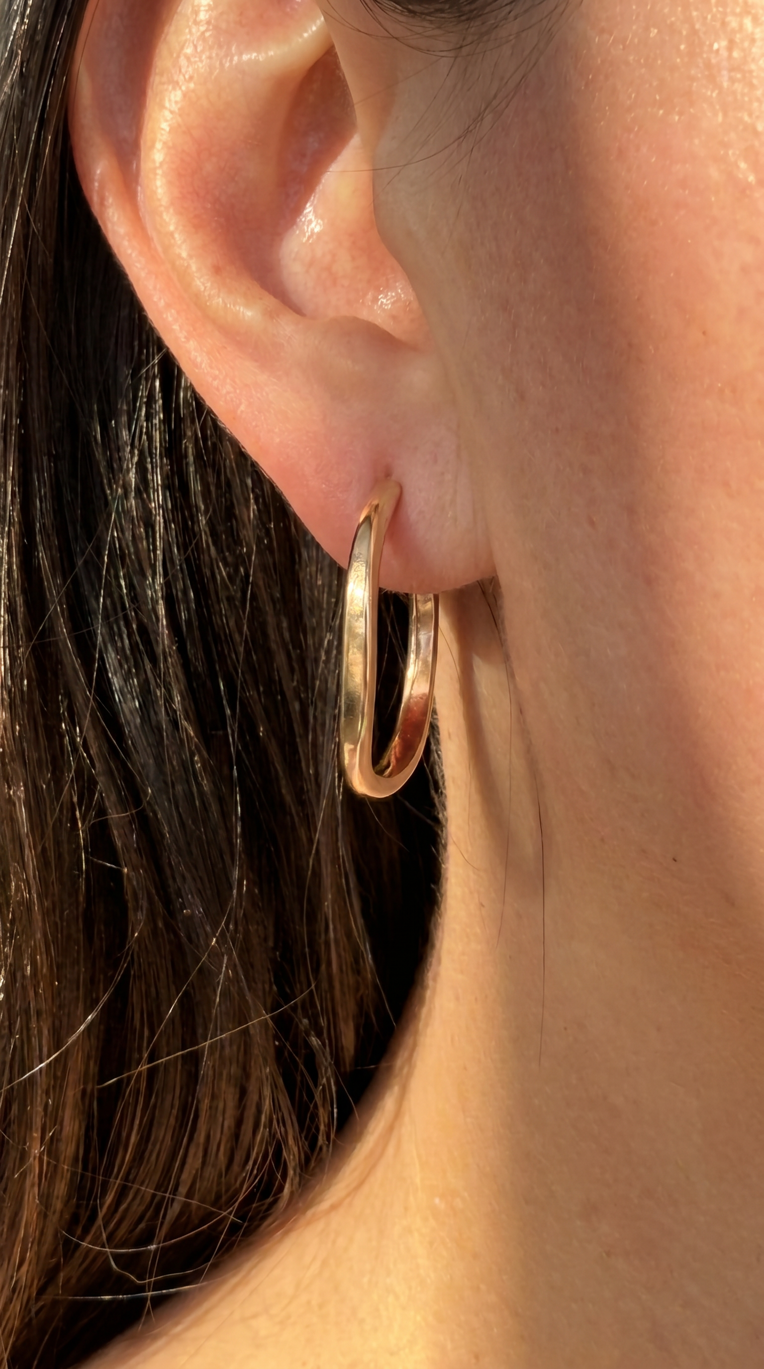 wavy hoop gold on model.png