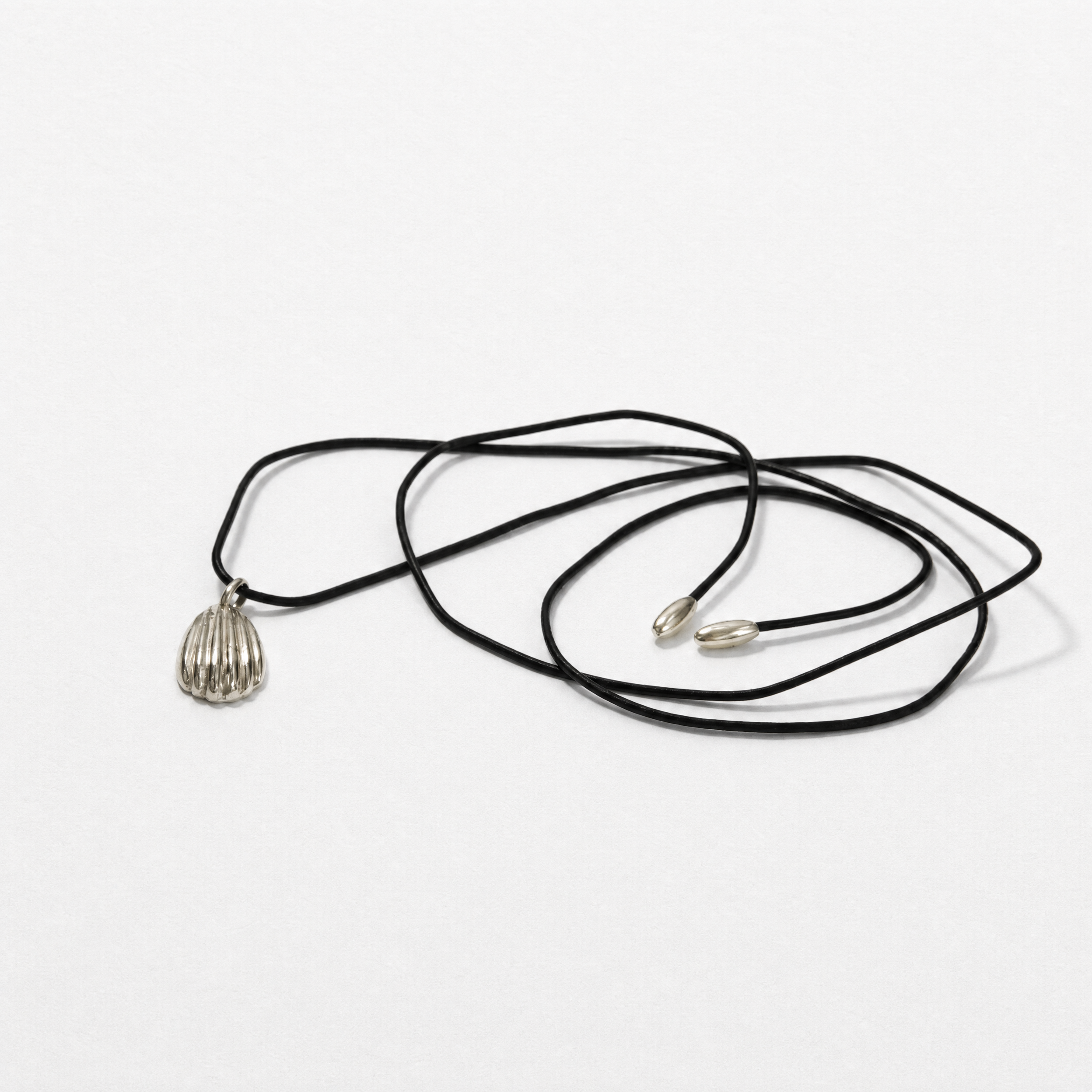scallop necklace silver
