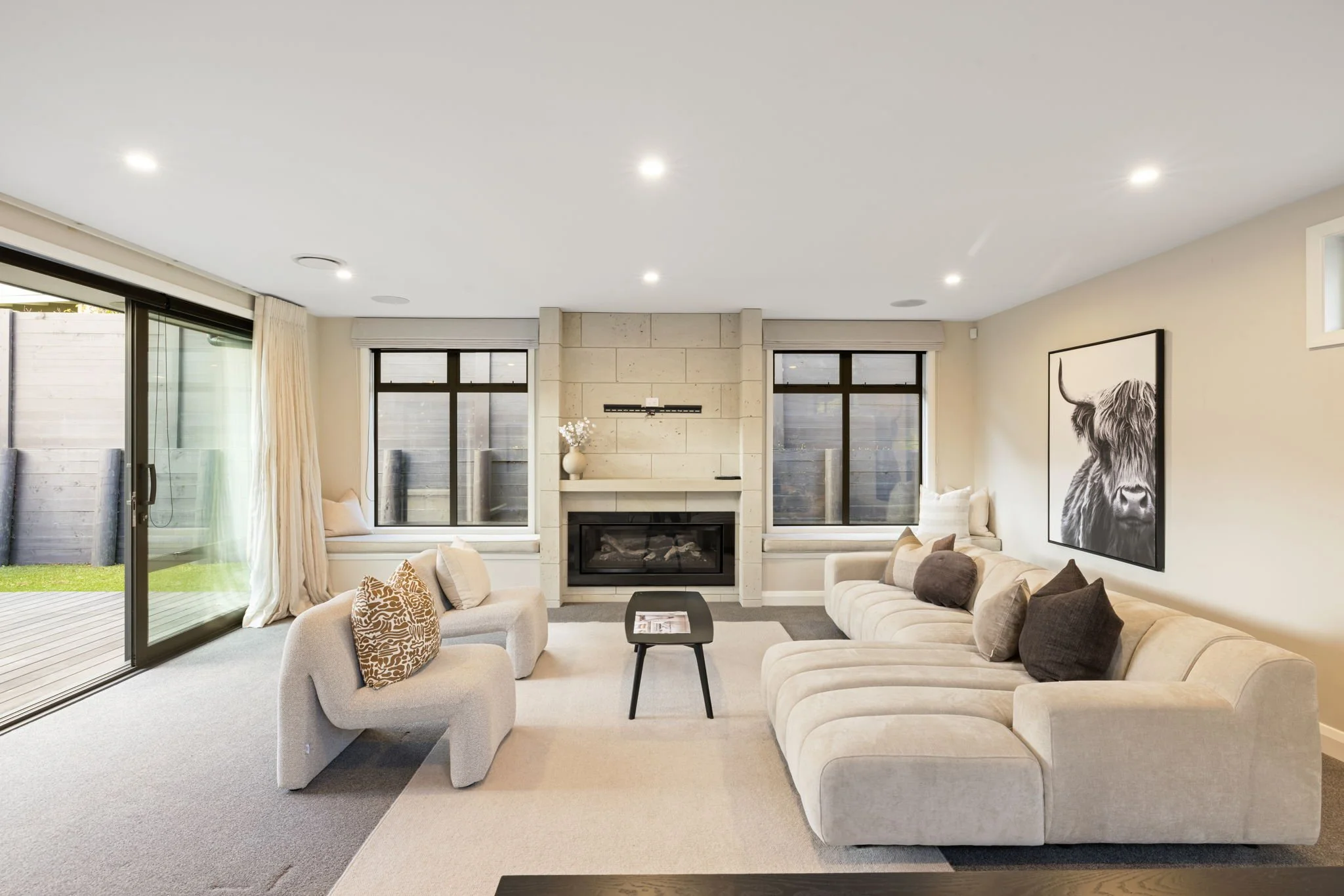 Home Staging Hamilton - Real estate home staging for sale to maximise sale with modern, neutral high end pieces.