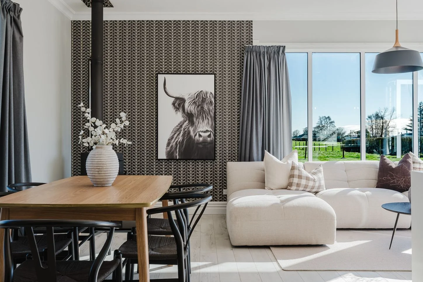 Home Staging Hamilton - Real estate home staging for sale to maximise sale with modern, neutral high end pieces.