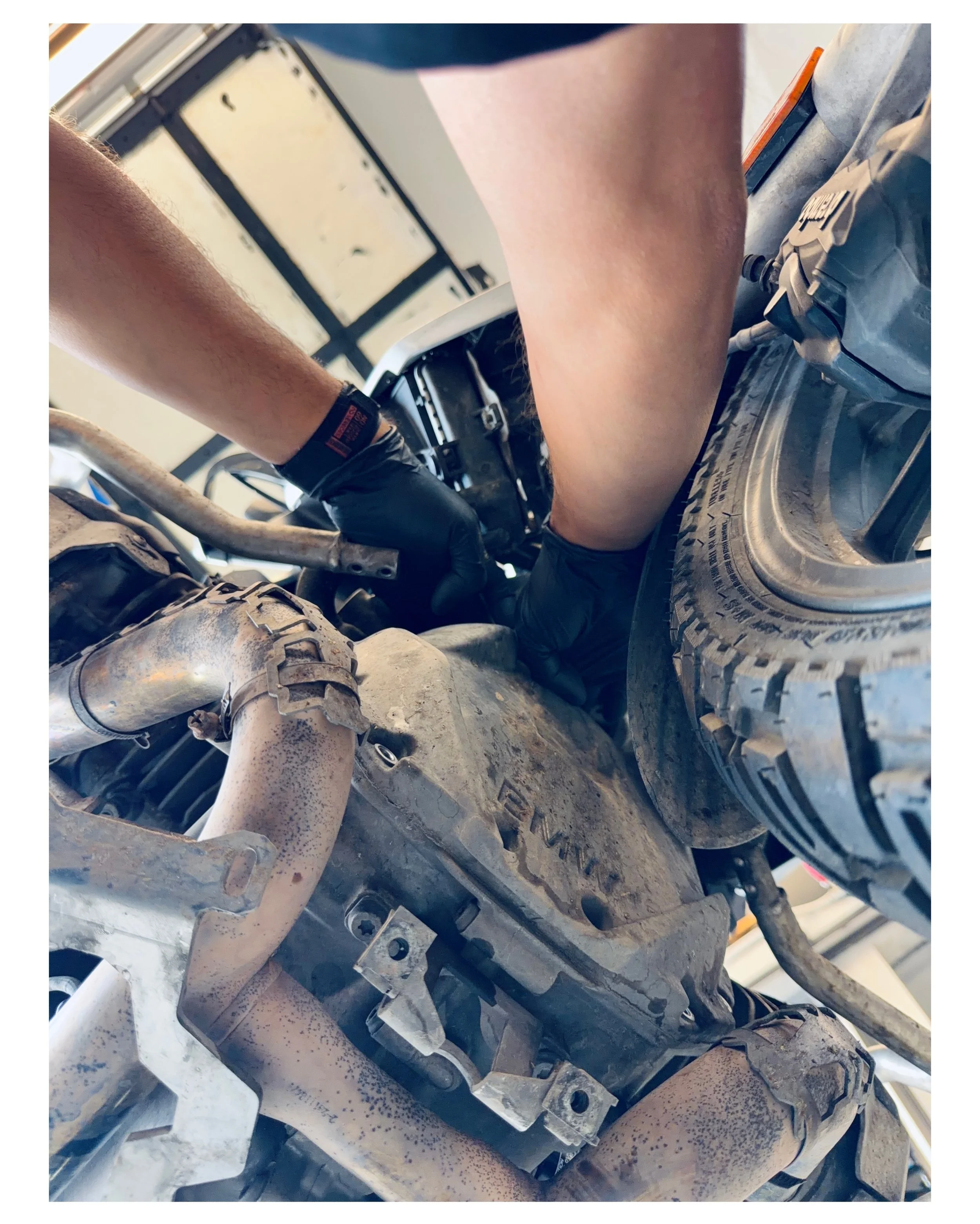 POV of me burning my fingers to get a clutch cover off fast because you have one more traveler and none of them where on the schedule 😂 😭