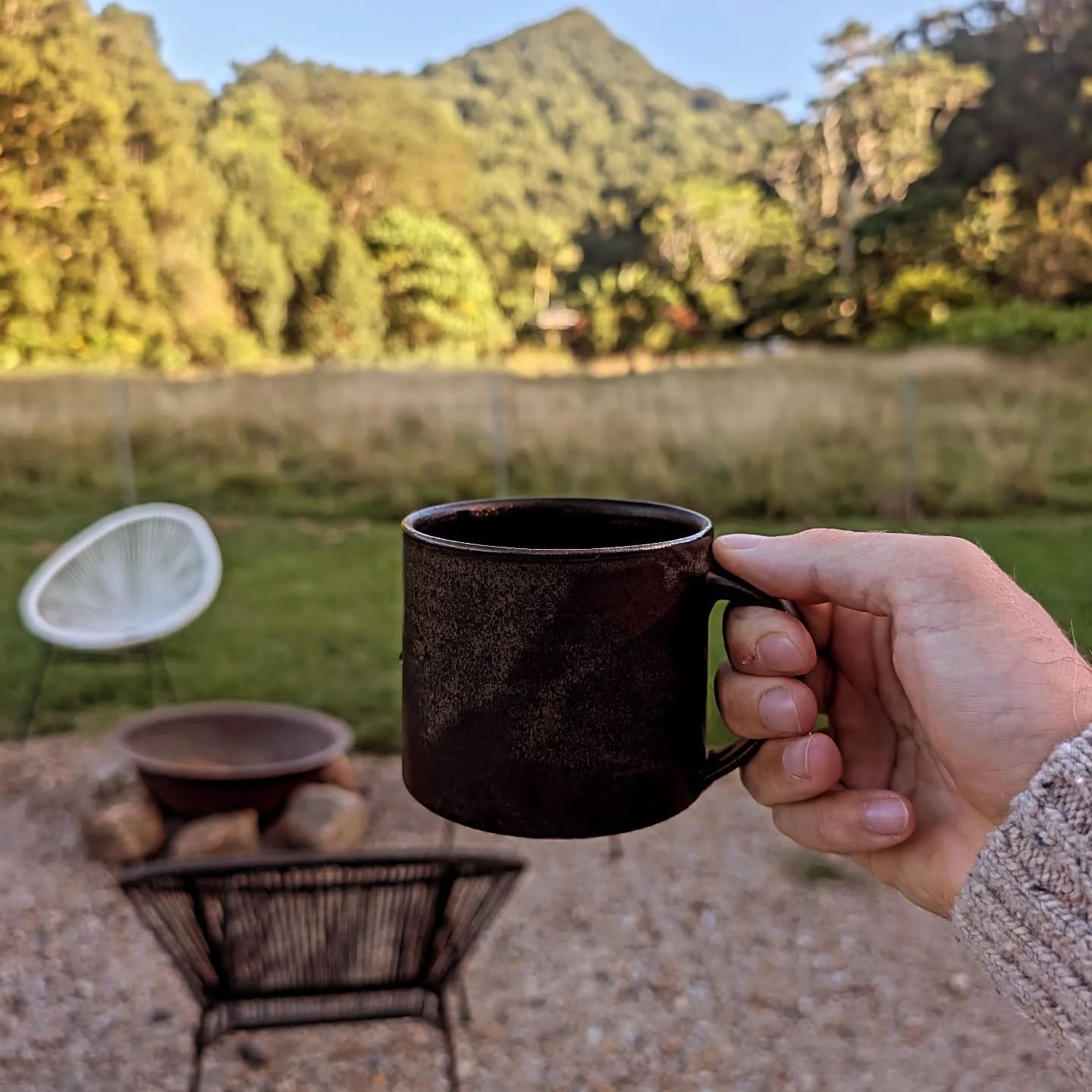 Northern Rivers air, mountain views, the sun on your face and coffee from @byronbaycoffeecompany

What more could you ask for 🦋
.
.
.
.
.
#ByronBayAdventures #feelnsw #tinyhome #coffeelover