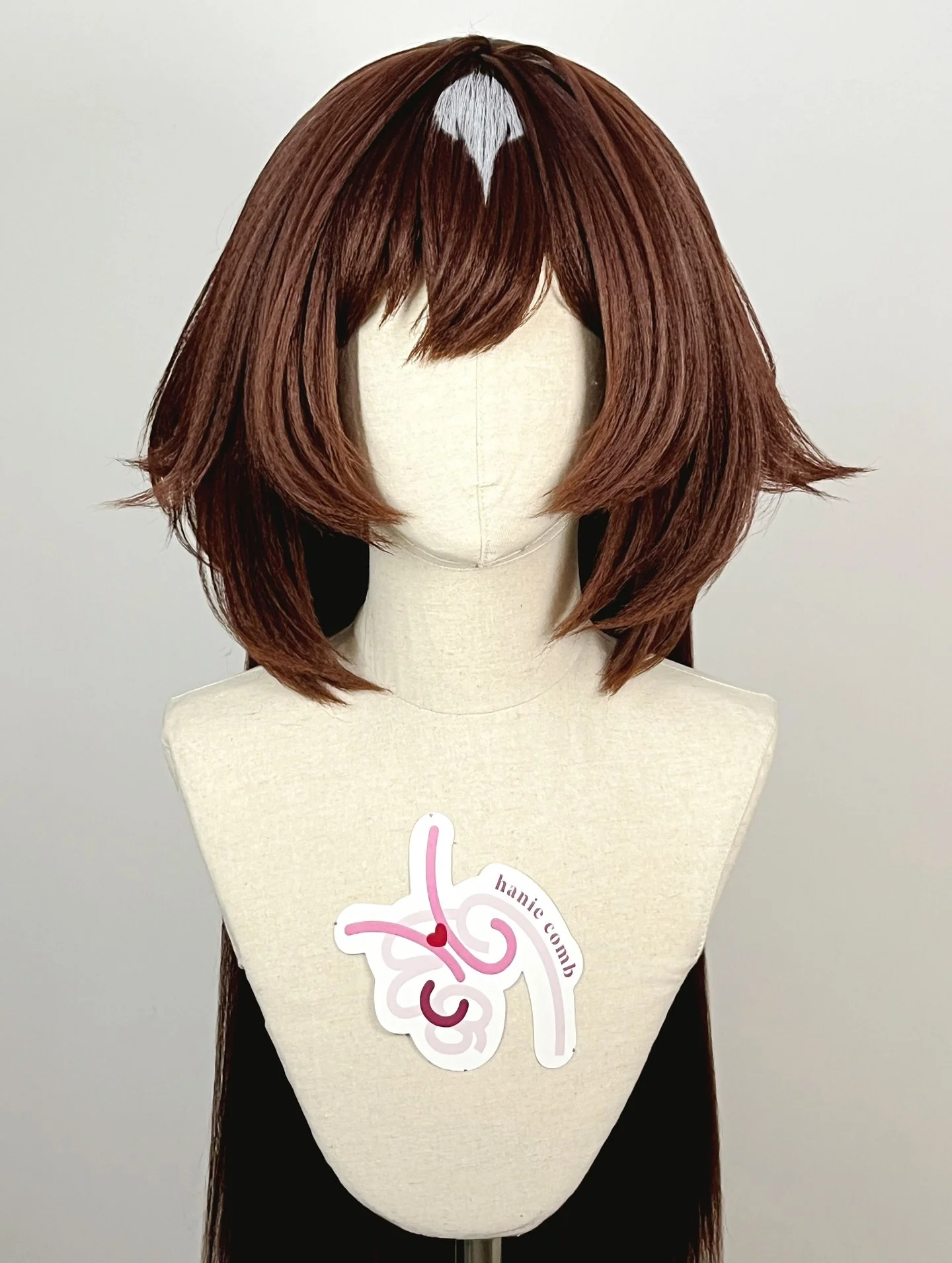 Sirius Symboli from Umamusume

Umapyoi! Styled fluffy face framing layers for this wig and stencil airbrushed the white design on the fringe. It&rsquo;s hard to see here but the under layer has a different colour too like the original design.