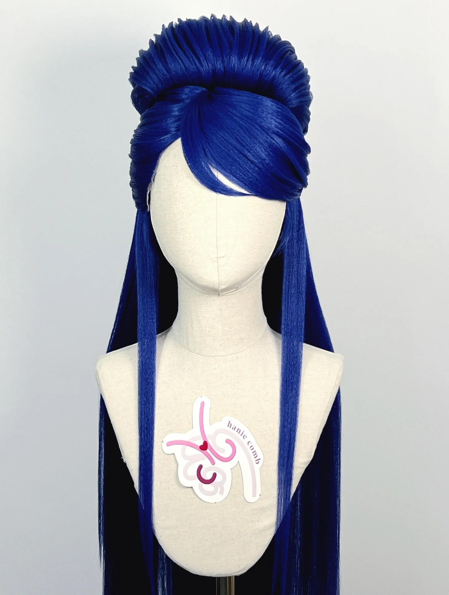 Lady Lihua from Apothecary Diaries

Made with detachable hair bun so that this wig can be easily stored and transported for cosplay events