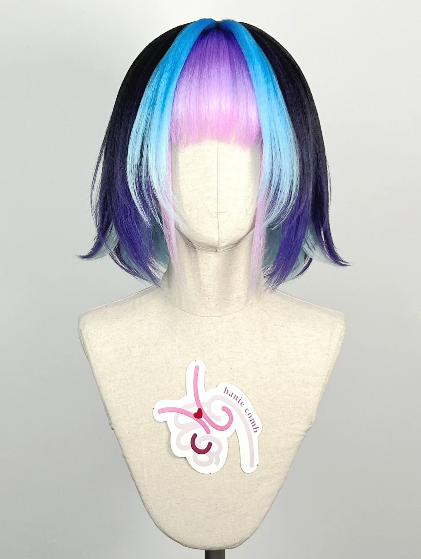 Kamen Rider Gaav [fan design]

The colours on this wig was really fun to work with! We added highlights and airbrushed the different tones based on the design. It really pops out with the colour contrast 🤩