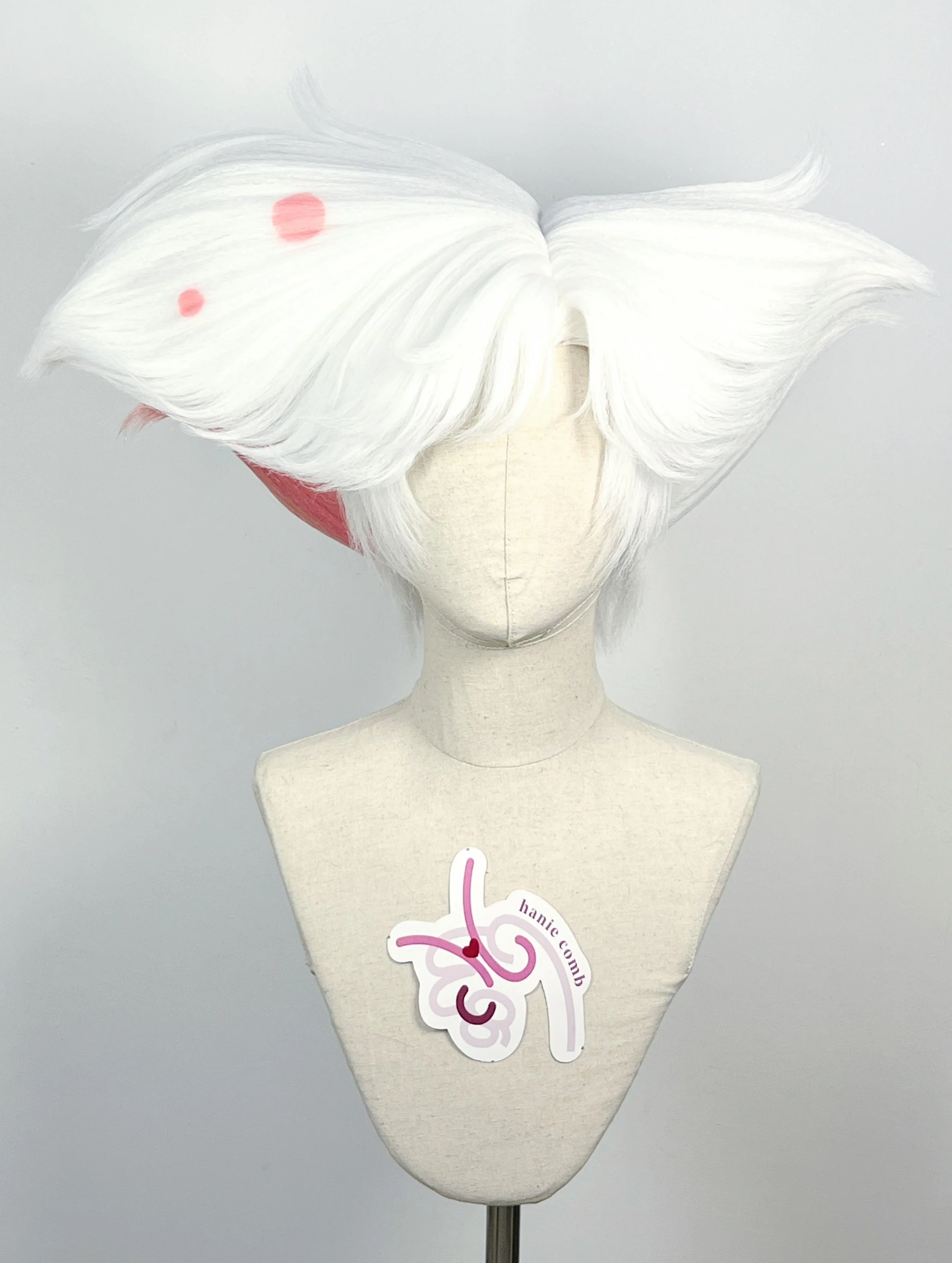 Angel Dust from Hazbin Hotel

Wig styled with reference to @wisperiaworkshop rendition as requested by customer. Then we redesigned the bangs and added face framing pieces. The coral pink shade is custom mixed with light pink, dark pink and peach sha