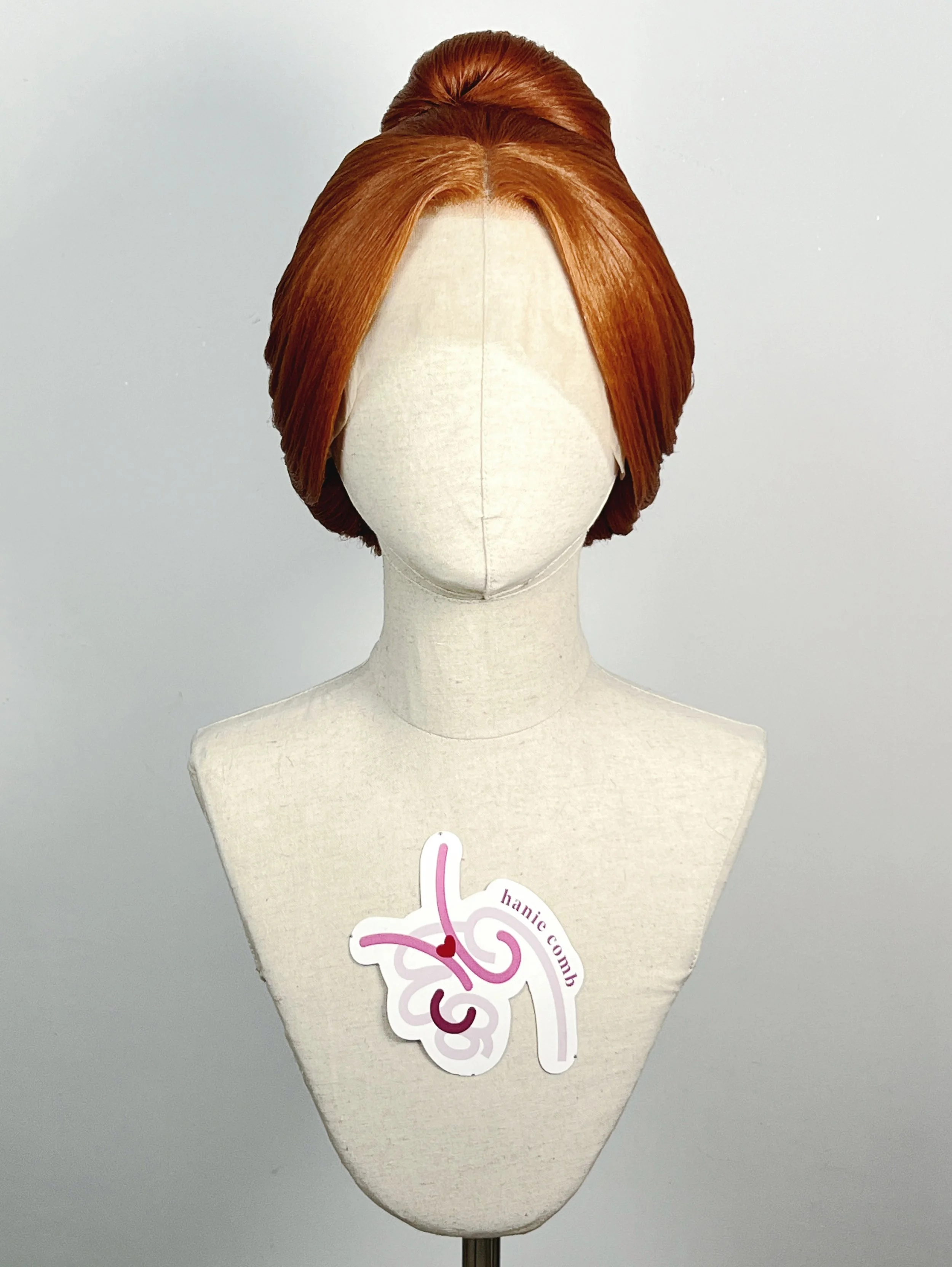 Kycilia Zabi from Mobile Suit Gundam GQuuuuuuX

Updo wig with added hairbuns for extra volume on the nape and on top. This seemingly simple design actually took so many tries to get the shape right, but I&rsquo;m glad it all came together well in the