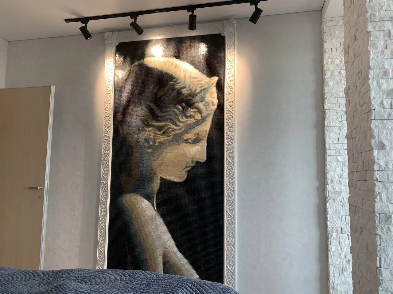 A custom artistic mosaic. 
Collab project with Mosaic Garden studio team. 
The tiles are made of eco glass.2021