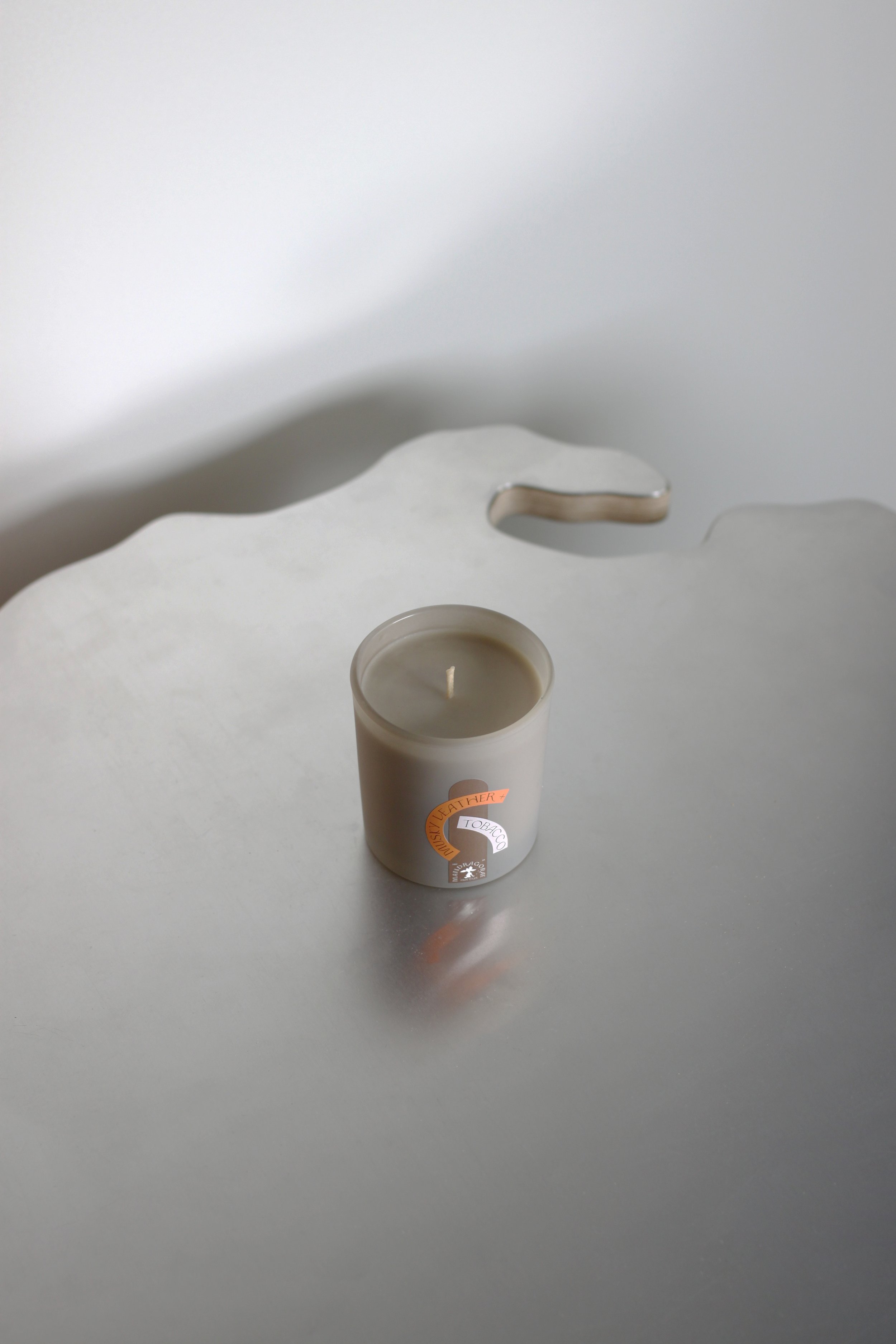 SCENTED CANDLE / MUSKY LEATHER + TOBACCO