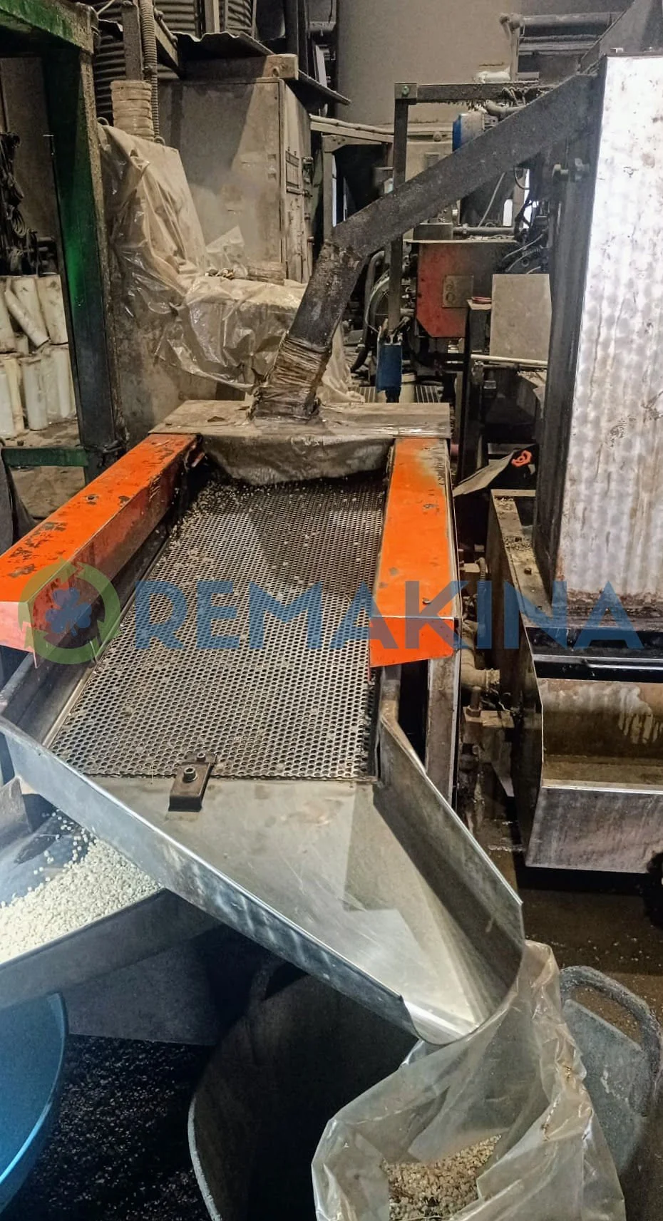 Línea de repelletización Tecnova 105 para el reciclaje de plástico con criba vibratoria