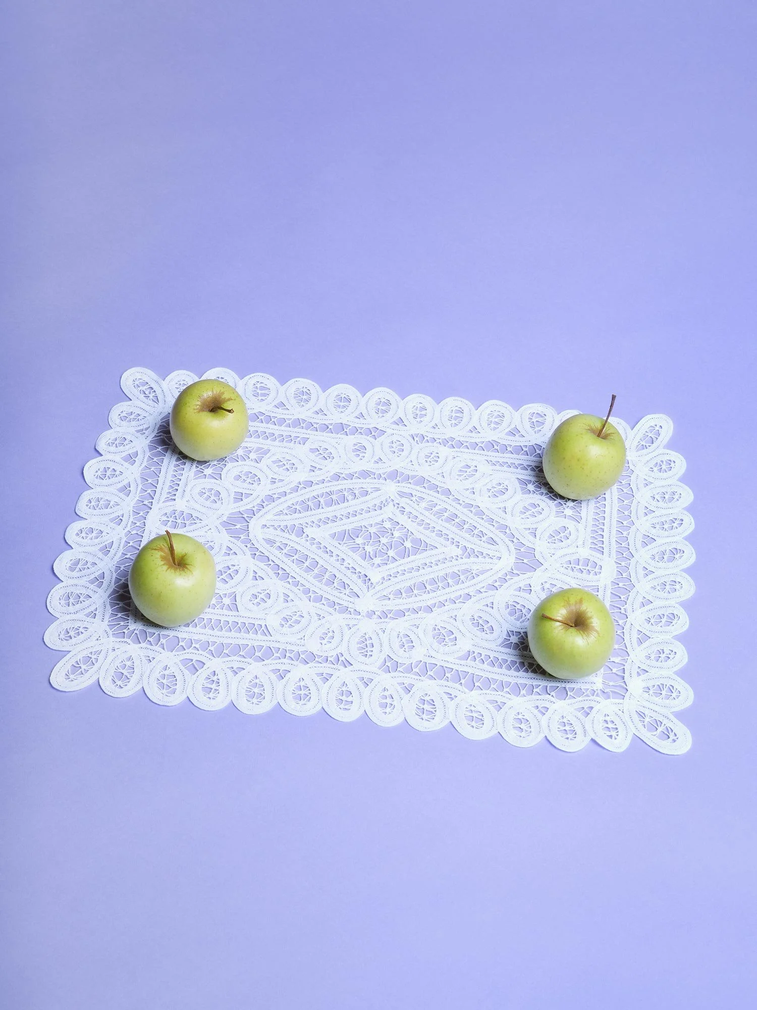 Maison_Racine_Bitossi_Lace_Apple.jpg