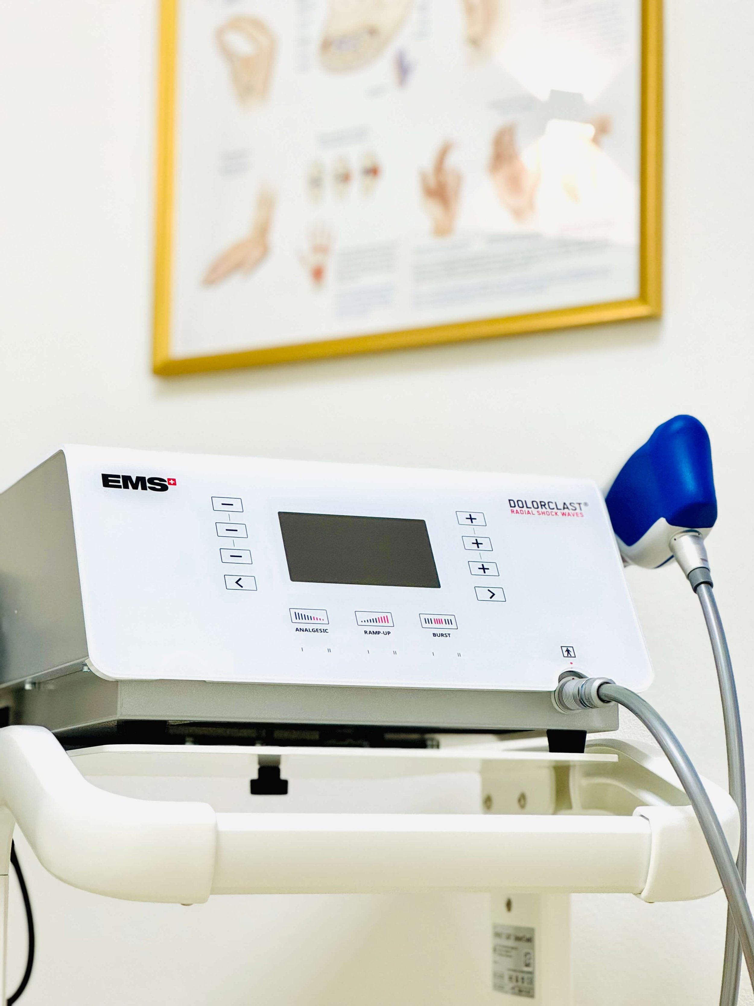 EMS Dolorclast Stoßwellentherapie-Gerät bei Die Handwerkerei Wien