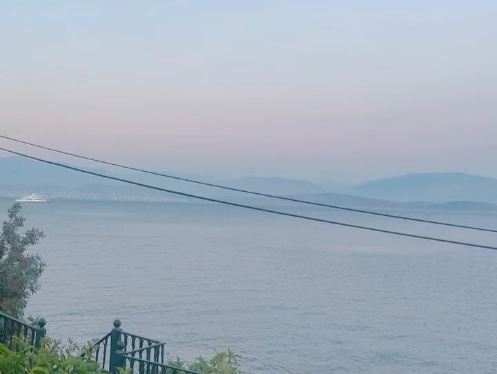 Dinner views in kassiopi, a short walk from our little yellow house to see amazing views with the most unreal seafood! @kima_restaurant_kassiopi 🦞 #kassiopi #corfu #resturant #kassiopi #yellow