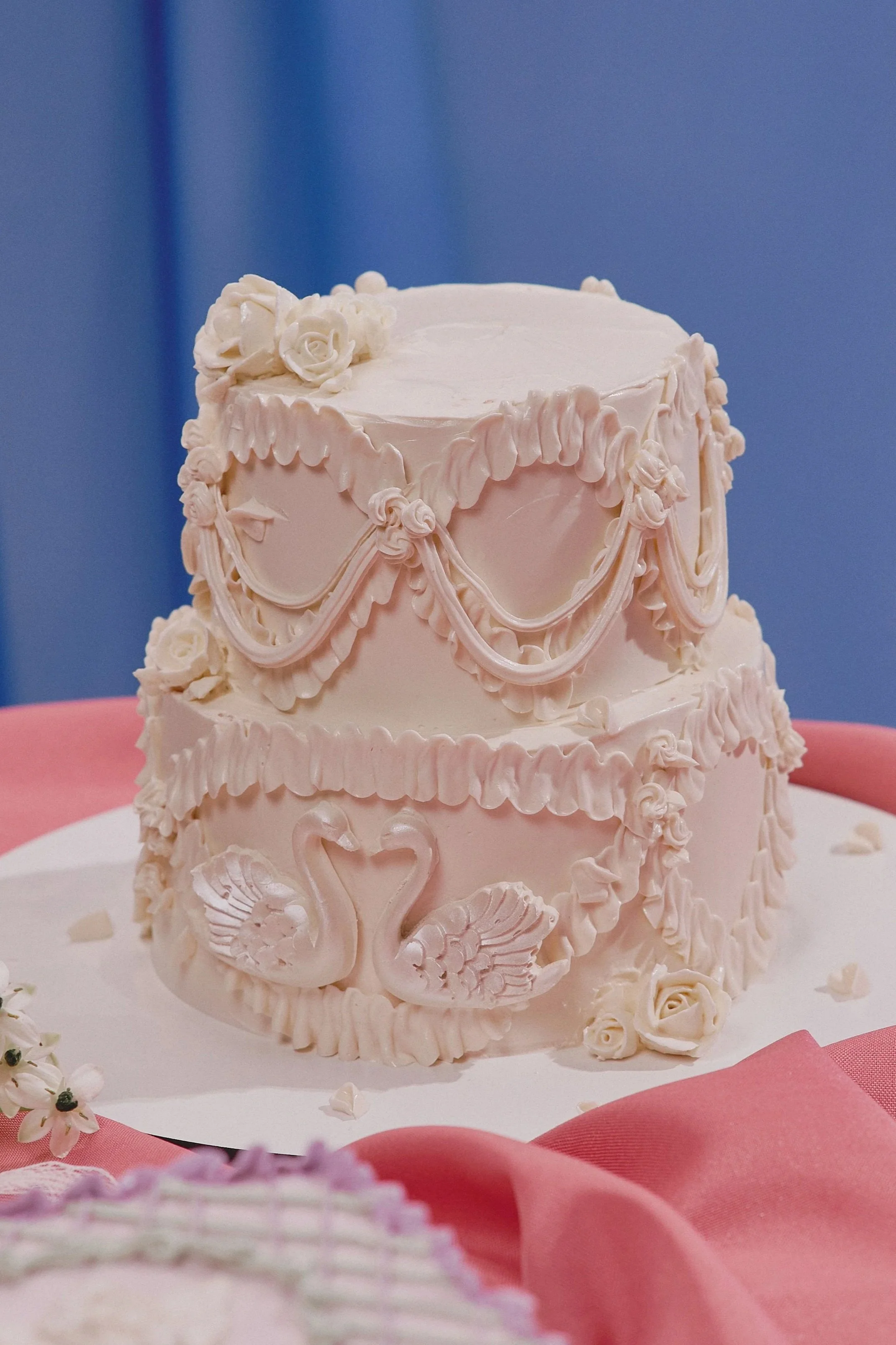 Design 1: Two-Tiered Off-White Cake