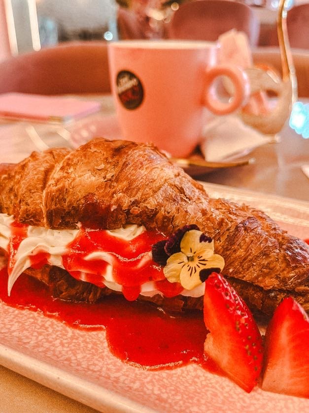 Pink latte and mascarpone croissant