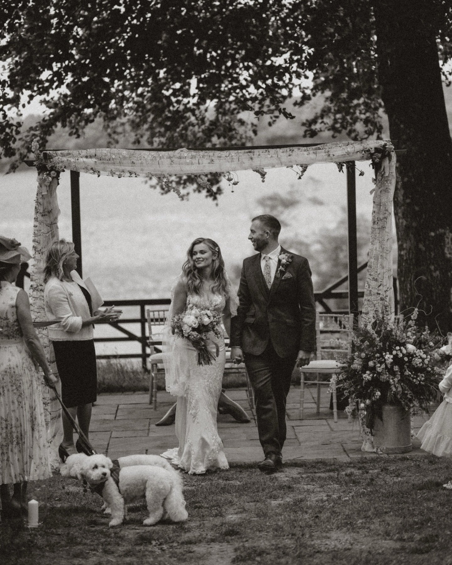 Ceremony details from Hannah and David&rsquo;s wedding at Cissbury Barns in June 2024 🩷

Suppliers:
Venue: @cissbury_
Florals: @findonflowers
Makeup: @beautybyellieparkhurst
Hair: @occasionhairbymegan

#weddingphotographer #weddingphotography 
#ukwe