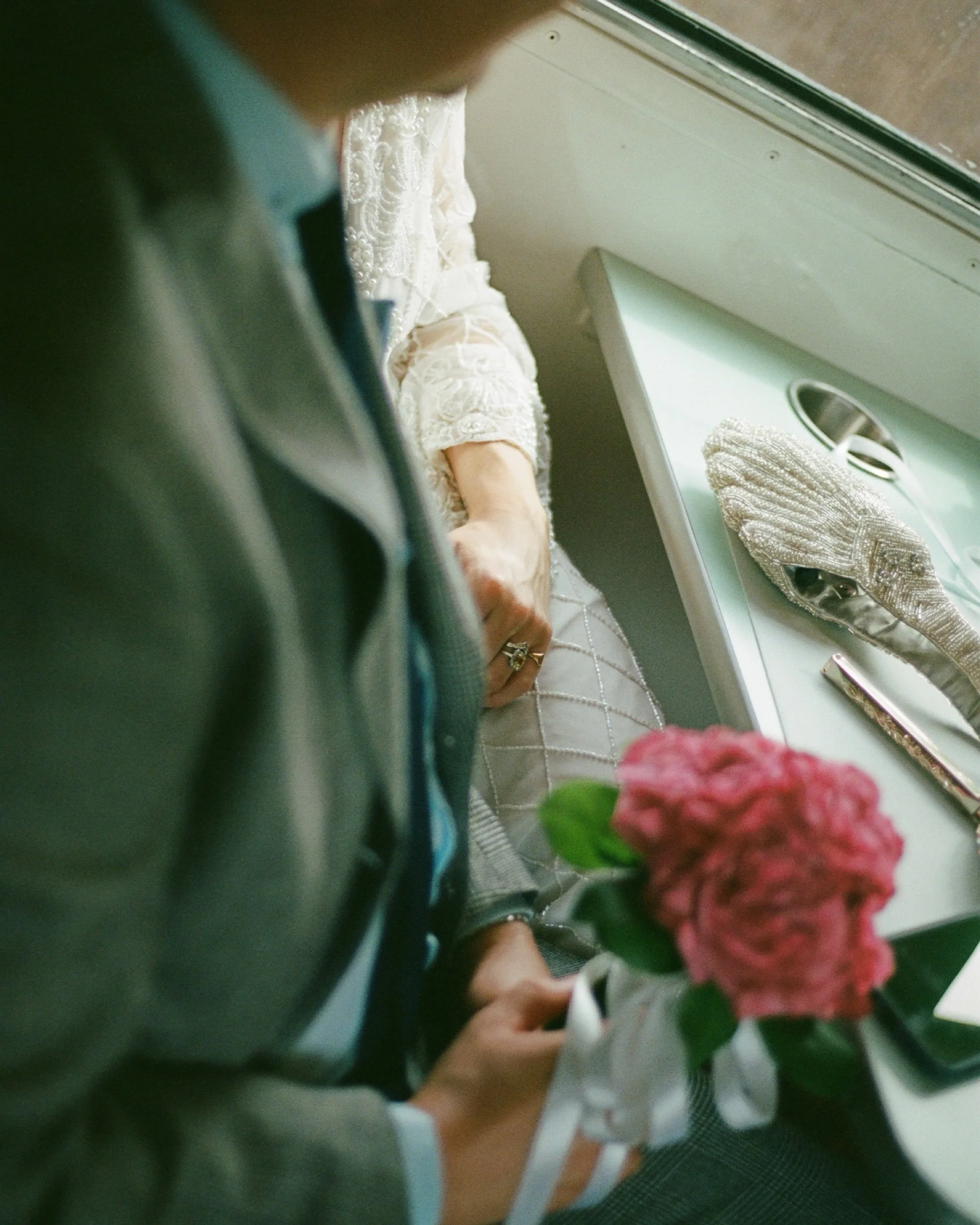 A few favourites film snaps from Ria &amp; Jack&rsquo;s Brighton wedding 🤍

suppliers:
photo: @evebaberphotography
makeup: @elenabedwellmua
hair: @saltandsuli

#weddingphotographer #weddingphotography 
#ukweddingphotographer
#sussexweddingphotograph