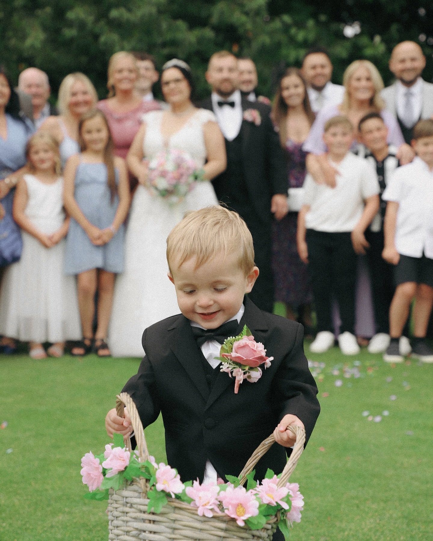 A Family Portrait starring The Page Boy 🌸🌷
&bull;
&bull;
&bull;
#wedding #potrait #ringbearer #photographer #funphotoshoot #weddingphotography #weddinginspiration #weddingphotography #inspo #brideandgroom
