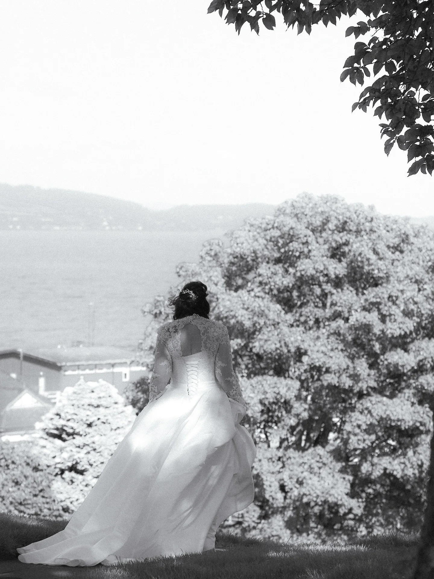 a summer wedding woven in lace and light
•
•
•
#PVMondaySummer #photovoguemonday #photovogue #vogue #summer #summerwedding #weddingphotographer #scotlandwedding #candid