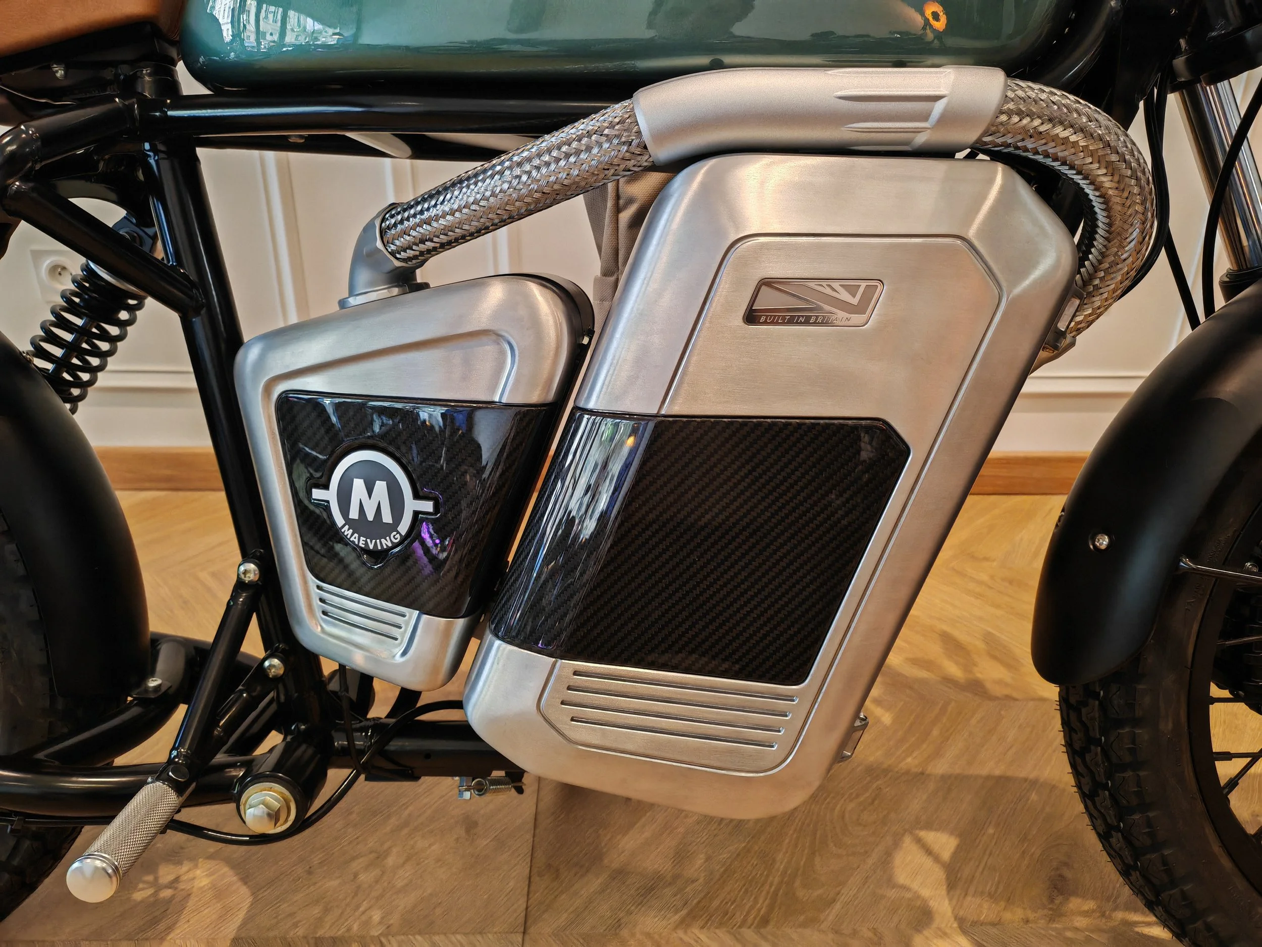 Moteur électrique de moto avec refroidissement en aluminium, symboles de marque British. Maeving RM1S occasion Lyon