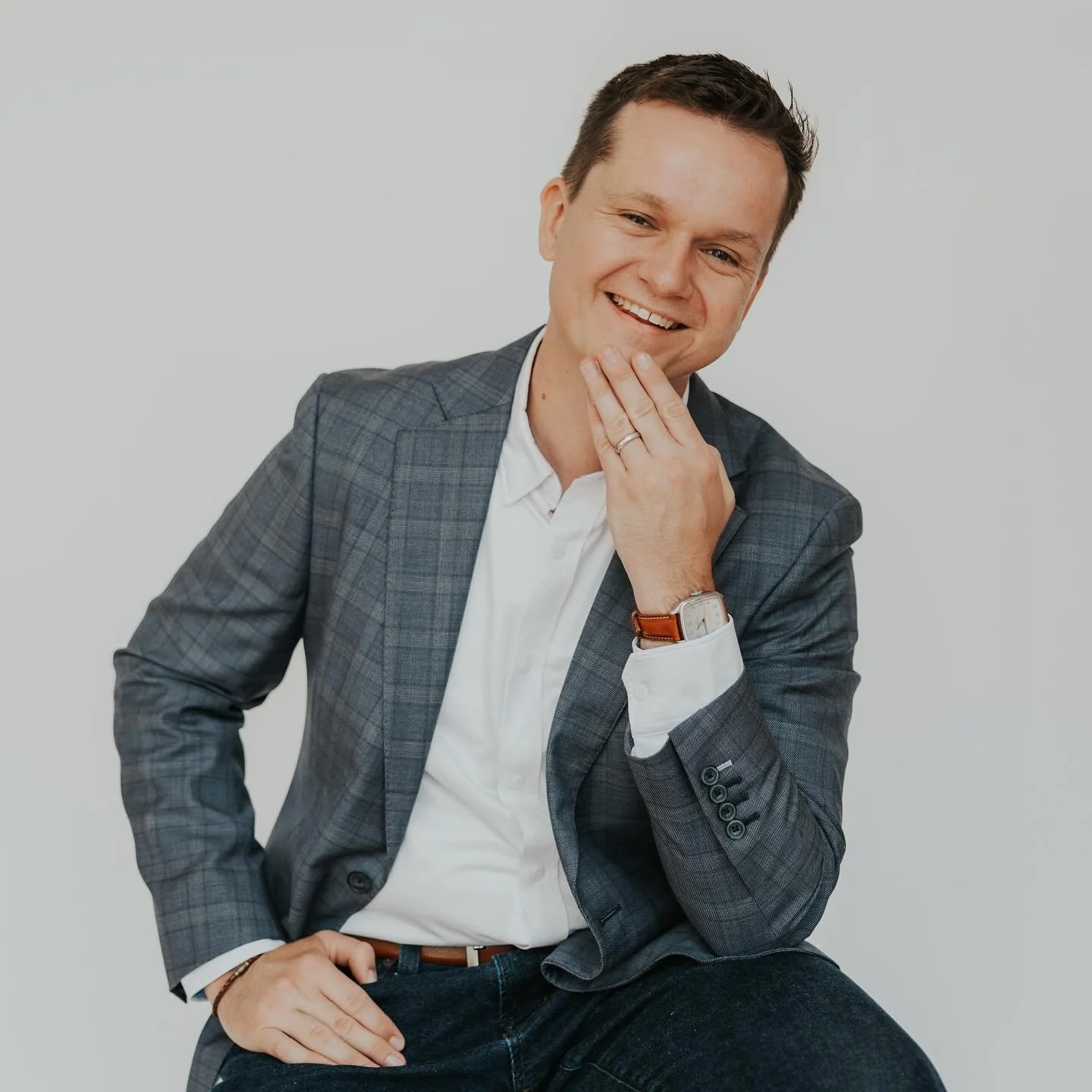 Taking a moment to introduce myself 👋🏼

I&rsquo;m Dan Hyland - your local creative for all things graphic design, branding, socials management, and website development. 

With my degree in graphic design, I love nothing more than helping small busi