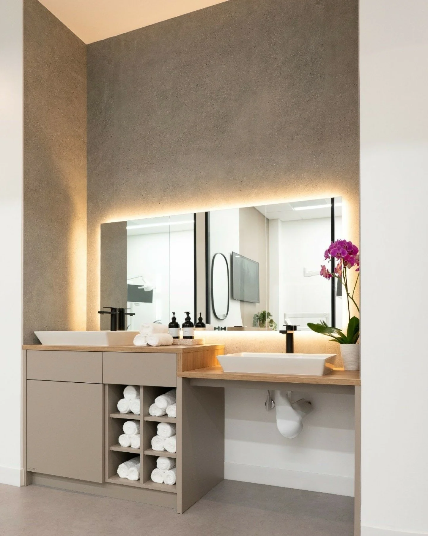 Every touchpoint shapes your patients’ experience. At this practice in El Dorado Hills, California, the brushing station exemplifies our attention to design, with carefully selected materials and thoughtful architectural details that bring both