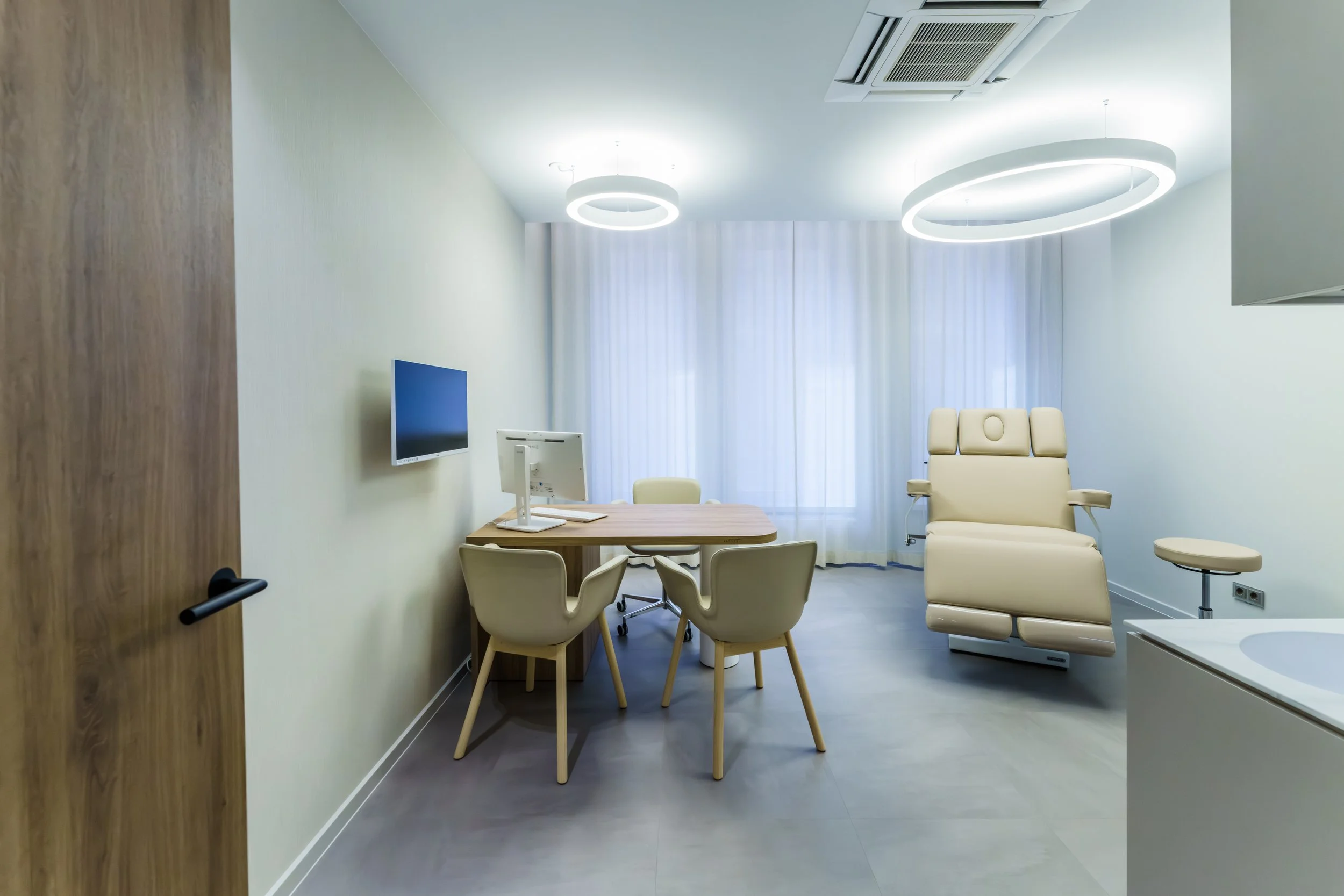 Wellness-focused medical clinic in Berlin designed around patient comfort and operational efficiency
