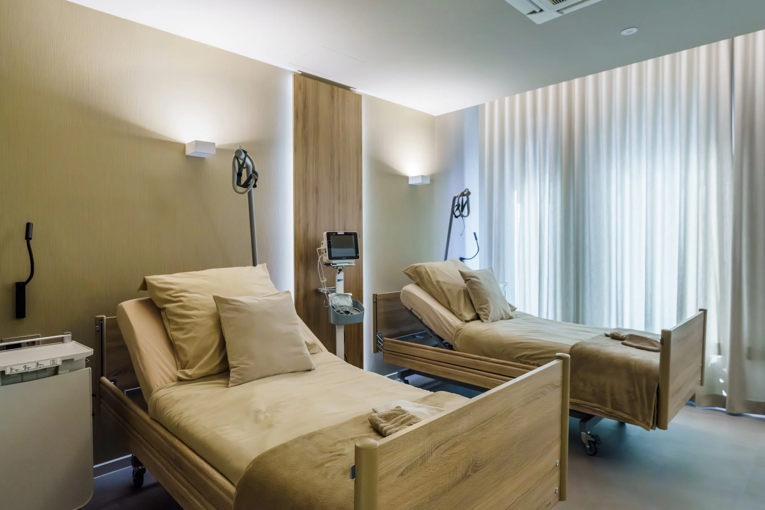 Wellness-focused medical clinic in Berlin designed around patient comfort and operational efficiency
