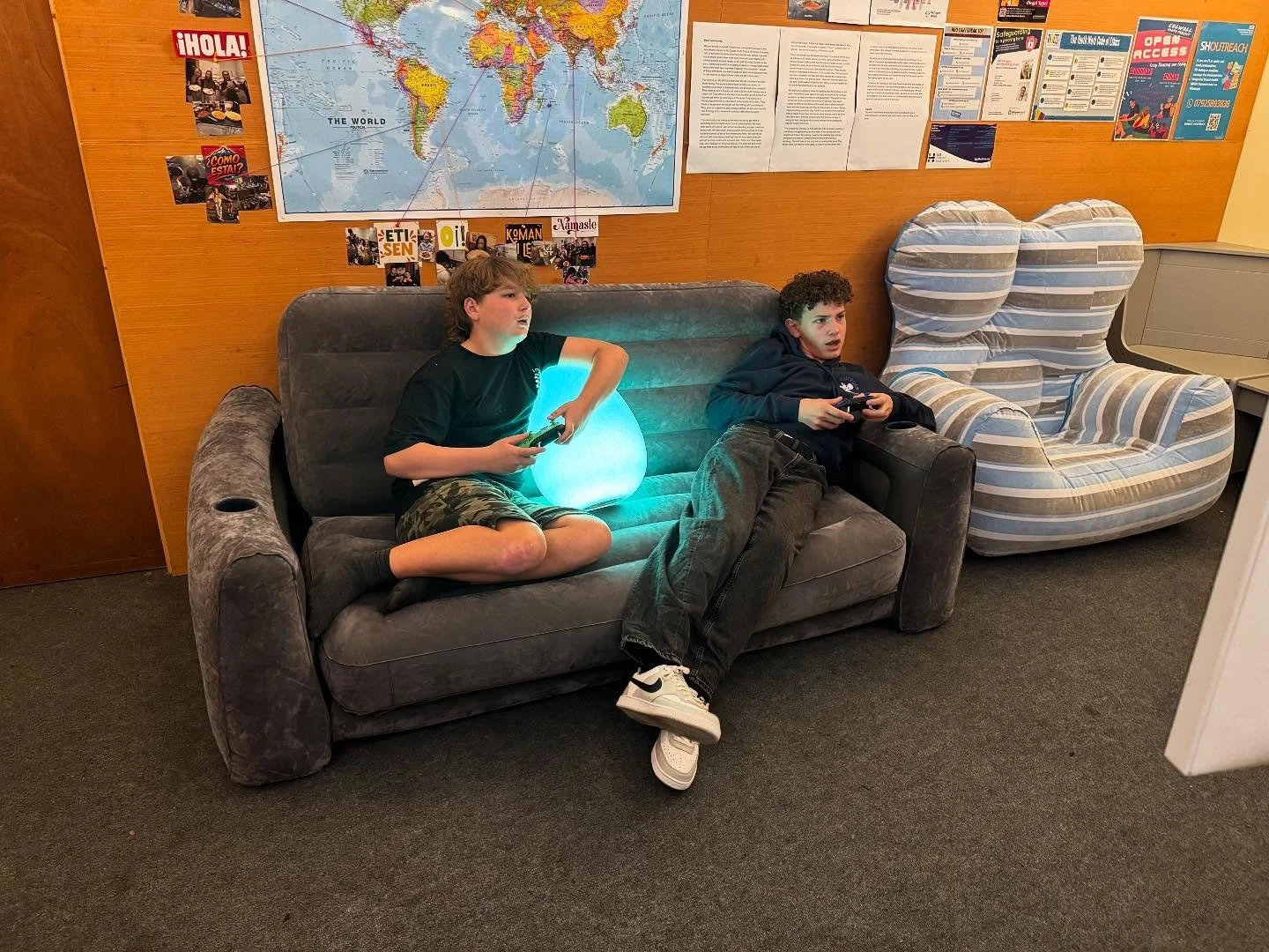 💛 Thursday Youth Group &ndash; A Relaxed Evening Together 🎮🥤🧀

Last night&rsquo;s younger group was all about slowing down and enjoying the space. Some of our young people settled into the sensory room for deep conversations, others jumped on the
