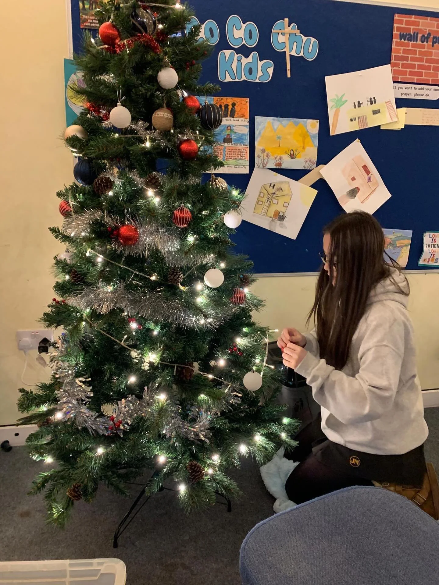 🎄 SPARC Club &ndash; Getting Ready for Christmas at CYP 💛✨

Last night at SPARC Club we got ourselves ready for Christmas at CYP. The young people set up the Christmas tree, put up the lights and turned the space into something warm and festive.

W