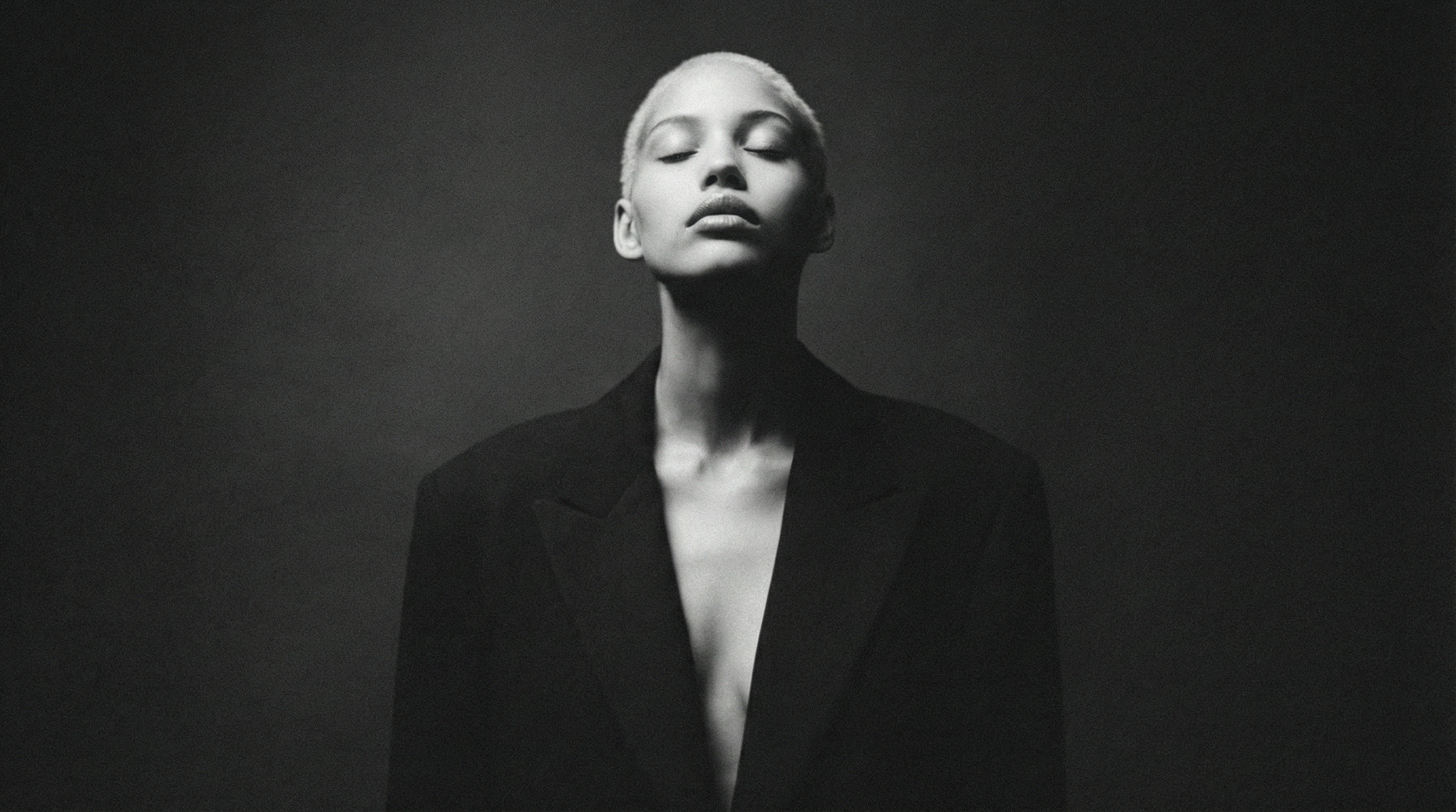 freepik__a-highfashion-editorial-portrait-of-a-shaved-or-ve__43831.png