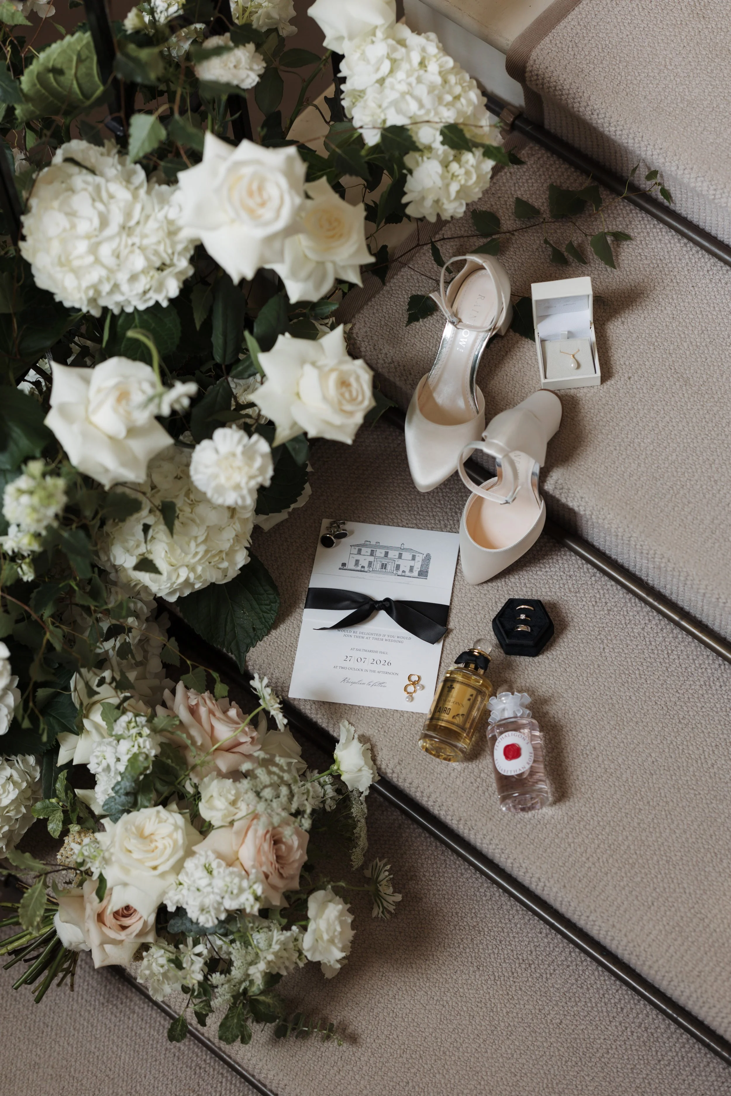 saltmarshe-hall-wedding-flowers-ivy-lane-florist-11.jpg