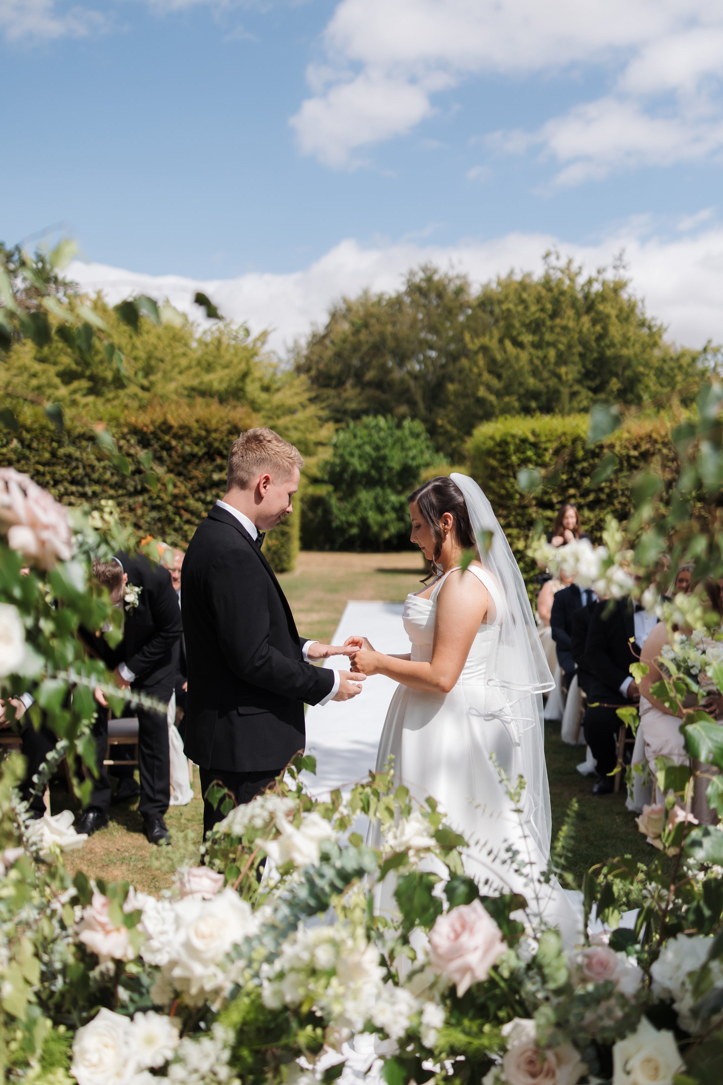saltmarshe-hall-wedding-flowers-ivy-lane-florist-09.jpg