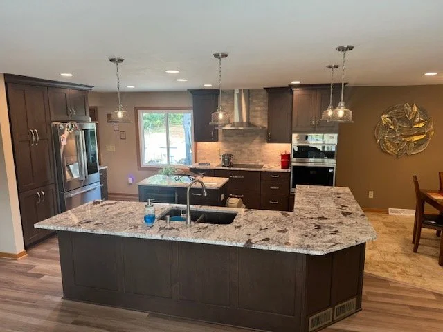 Discover the transformation of this Colgate, Wisconsin kitchen remodel, a perfect example of how a dated space can be revitalized into a modern, functional, and inviting kitchen. Kettle Moraine Kitchen and Bath proudly presents this successful renova