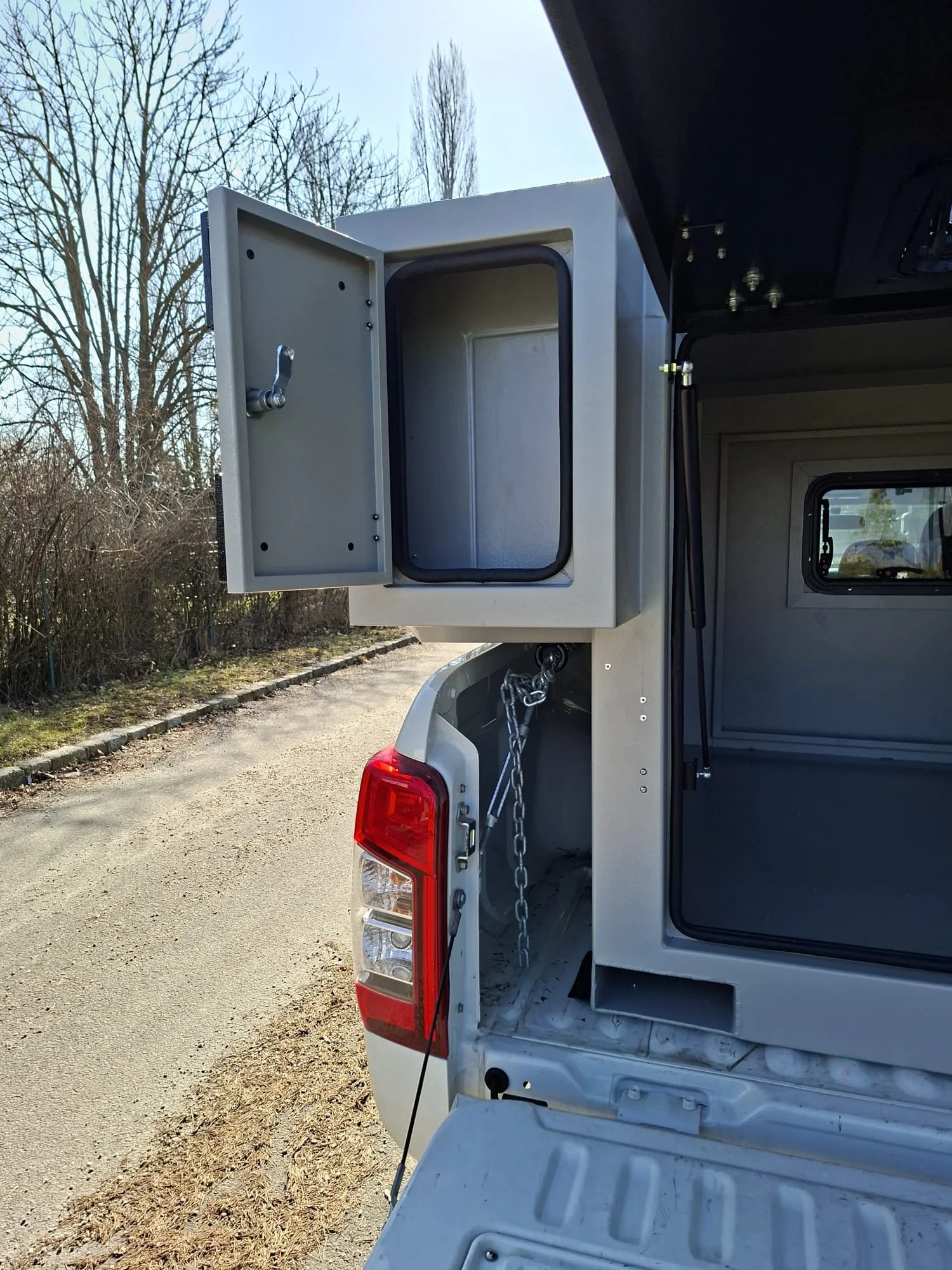 Demountable DEBOXS universal pickup storage system. Featuring integrated roof bars for roof cargo such as ladders, or rooftop tents, this rugged adventure and work canopy replacement offers a non-invasive mounting system that protects vehicle lease r