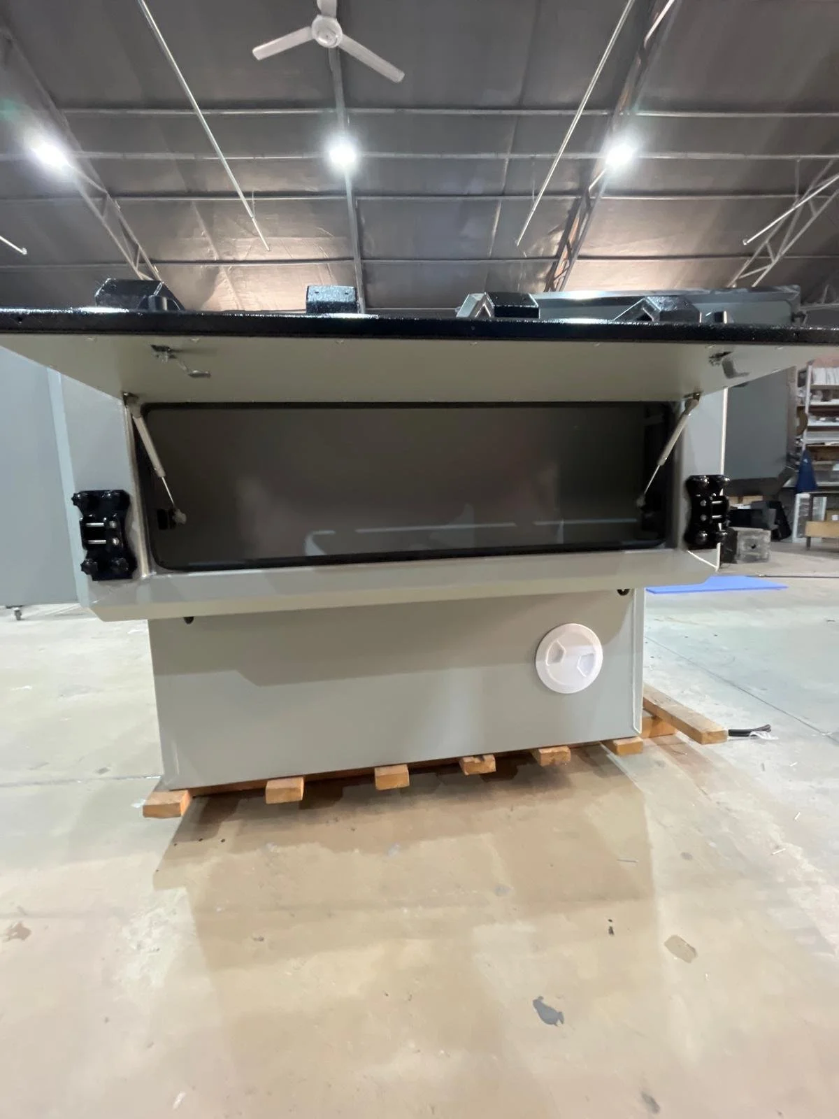 Demountable DEBOXS universal pickup storage system. Featuring integrated roof bars for roof cargo such as ladders, or rooftop tents, this rugged adventure and work canopy replacement offers a non-invasive mounting system that protects vehicle lease r