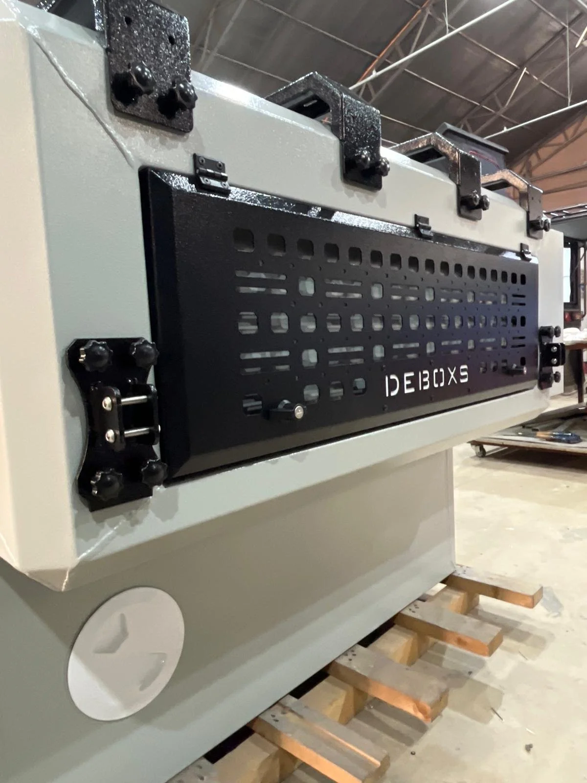 Demountable DEBOXS universal pickup storage system. Featuring integrated roof bars for roof cargo such as ladders, or rooftop tents, this rugged adventure and work canopy replacement offers a non-invasive mounting system that protects vehicle lease r