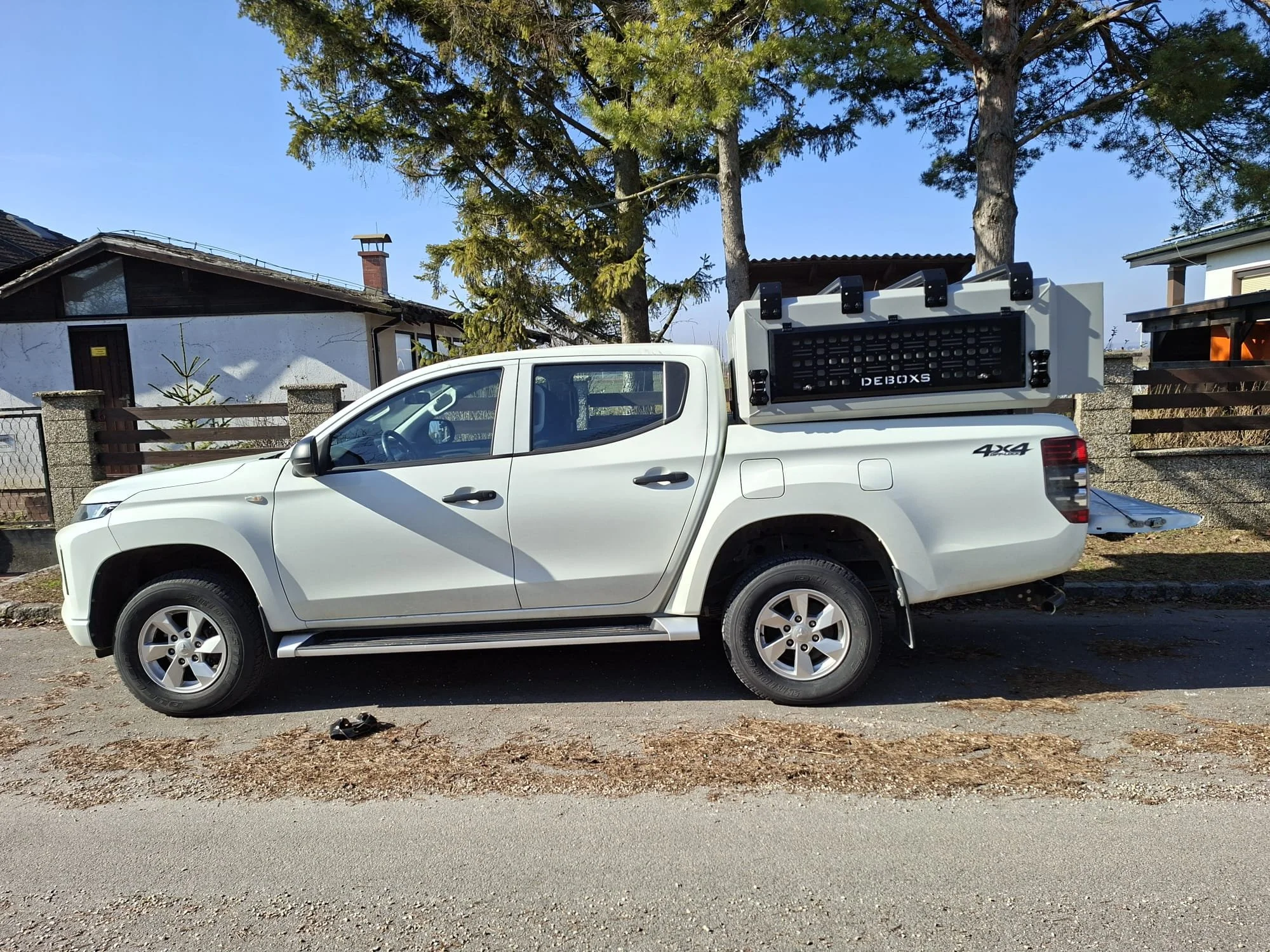 Demountable DEBOXS universal pickup storage system. Featuring integrated roof bars for roof cargo such as ladders, or rooftop tents, this rugged adventure and work canopy replacement offers a non-invasive mounting system that protects vehicle lease r