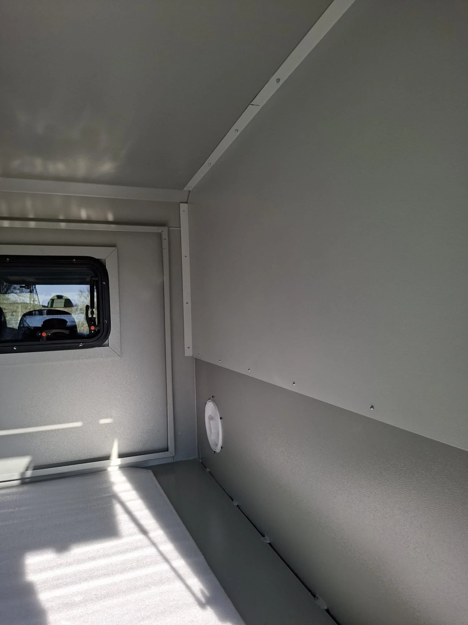 Demountable DEBOXS universal pickup storage system. Featuring integrated roof bars for roof cargo such as ladders, or rooftop tents, this rugged adventure and work canopy replacement offers a non-invasive mounting system that protects vehicle lease r