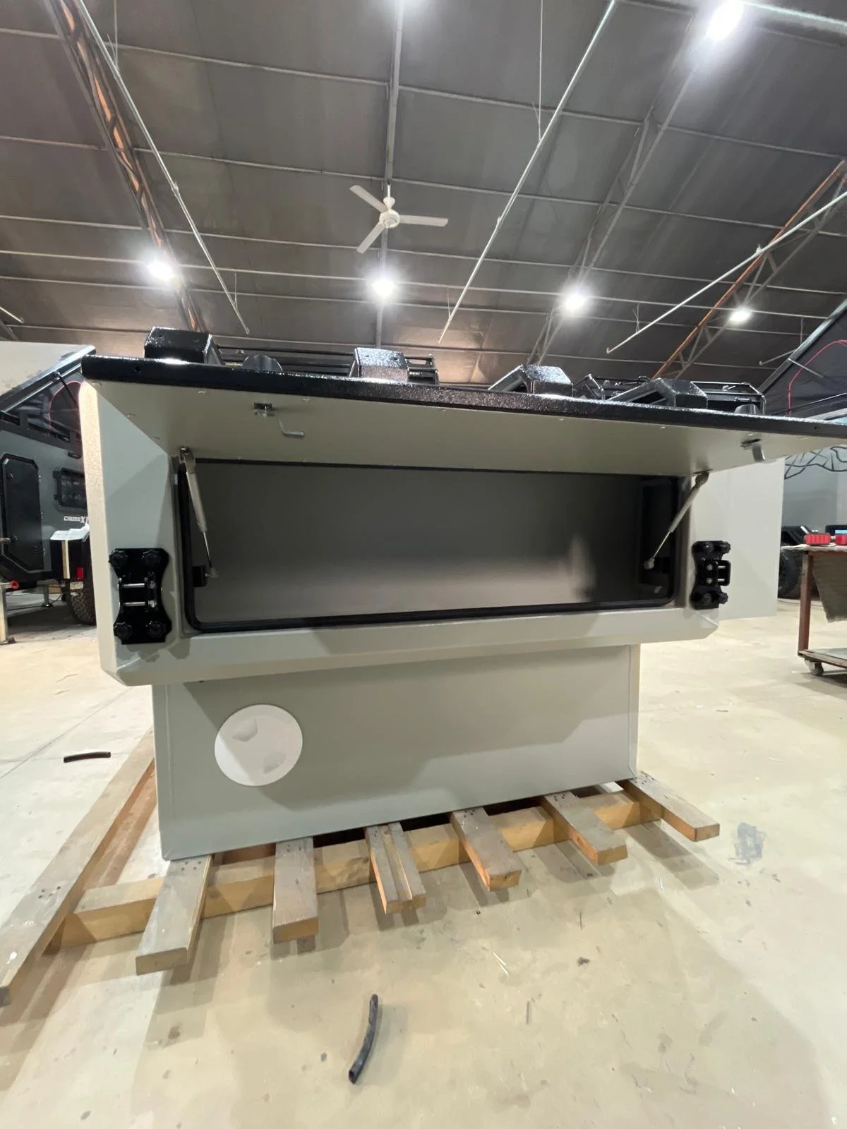 Demountable DEBOXS universal pickup storage system. Featuring integrated roof bars for roof cargo such as ladders, or rooftop tents, this rugged adventure and work canopy replacement offers a non-invasive mounting system that protects vehicle lease r