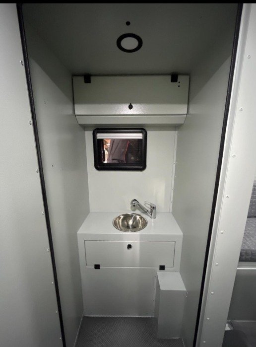 Decamp Bigbox, Trailchasers, truck camper, slide-in camper, overland camper, off-road camper, pickup camper shell, Demountable Camper. The Decamp Bigbox turns your pickup into a high-performance overland machine. Discover the full range at Trailchase