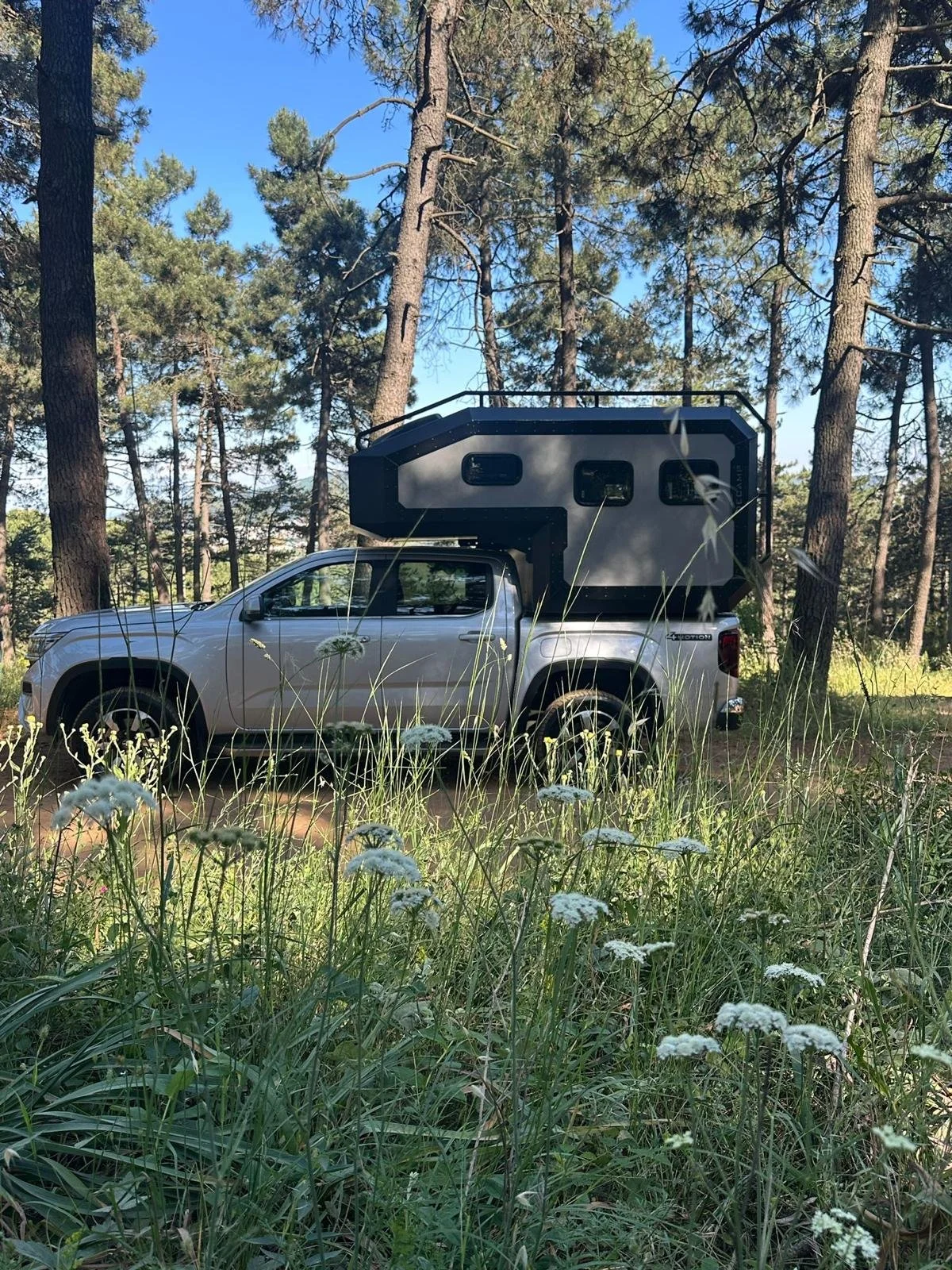 Decamp Bigbox, Trailchasers, truck camper, slide-in camper, overland camper, off-road camper, pickup camper shell, Demountable Camper. The Decamp Bigbox turns your pickup into a high-performance overland machine. Discover the full range at Trailchase