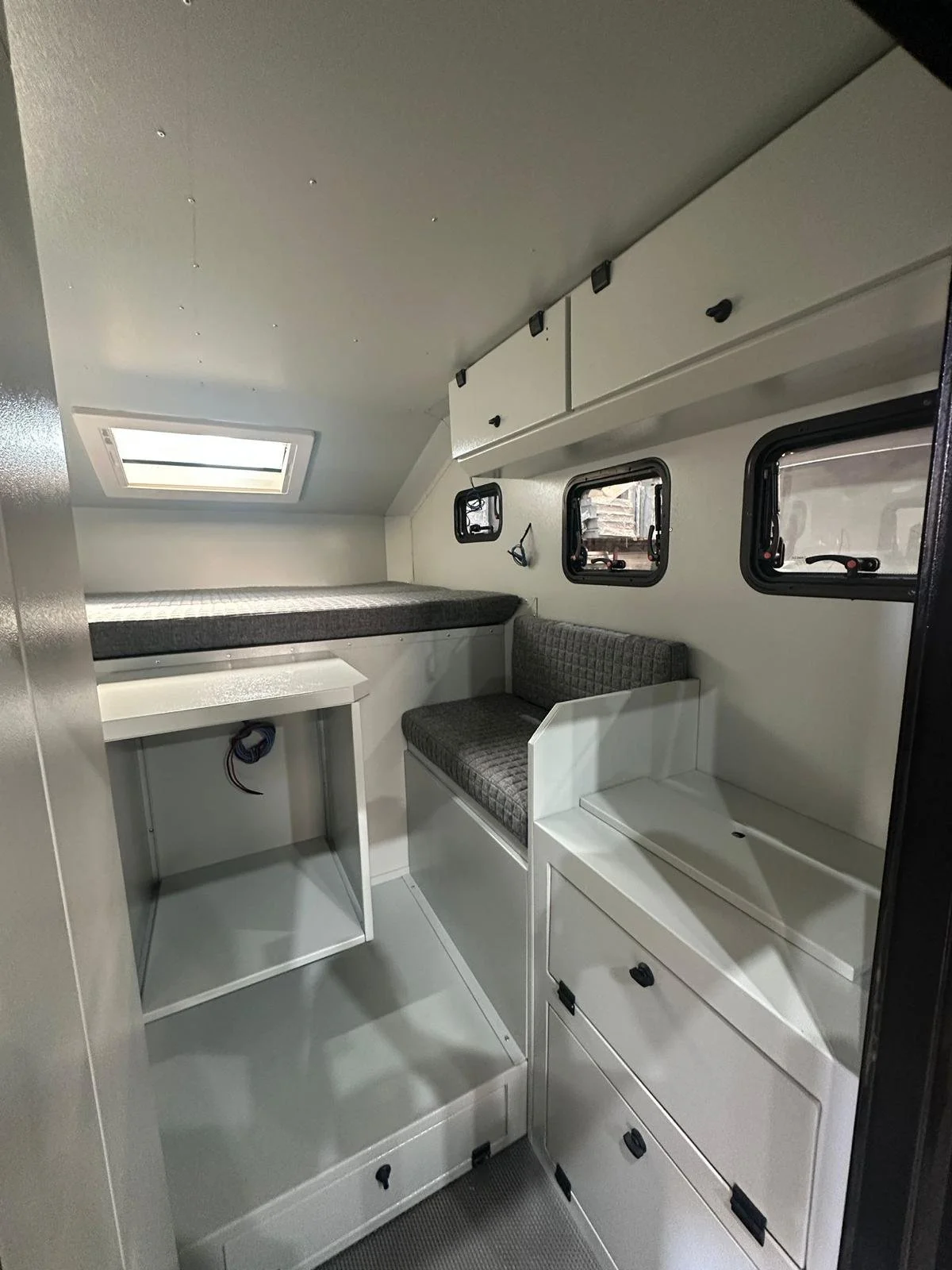 Decamp Bigbox, Trailchasers, truck camper, slide-in camper, overland camper, off-road camper, pickup camper shell, Demountable Camper. The Decamp Bigbox turns your pickup into a high-performance overland machine. Discover the full range at Trailchase